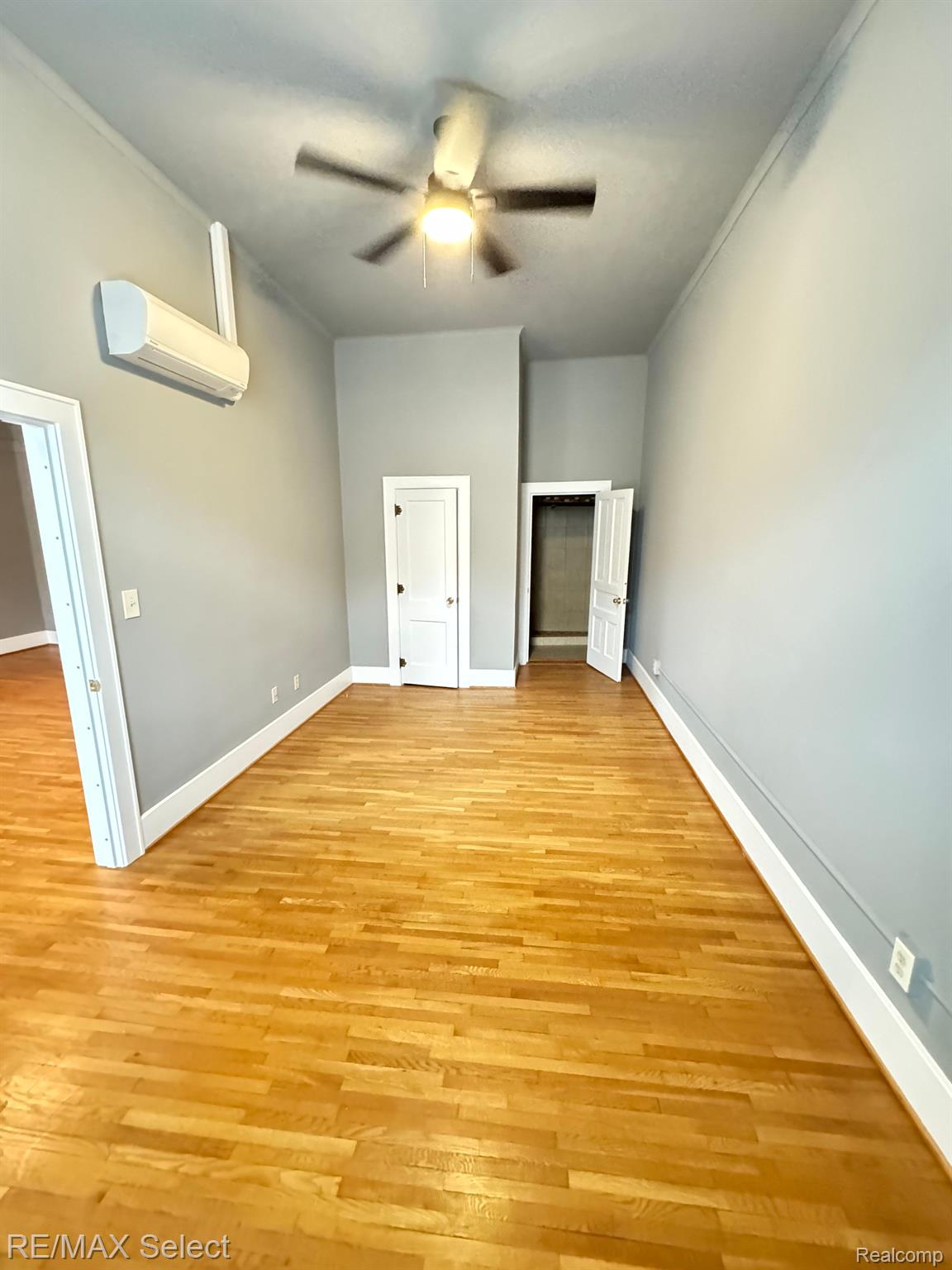 106 S LEROY Street