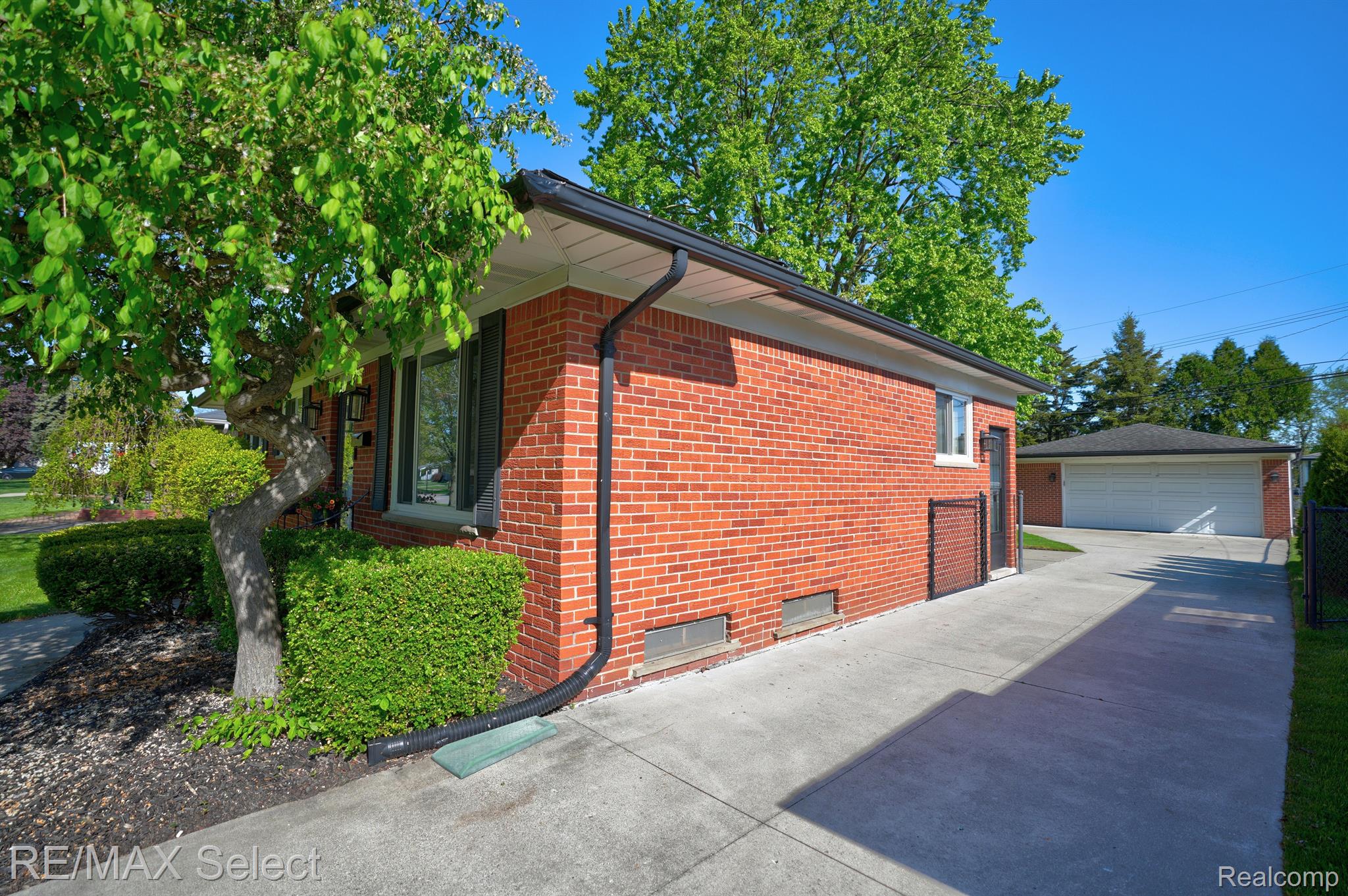 2751 CHESTERFIELD Drive
