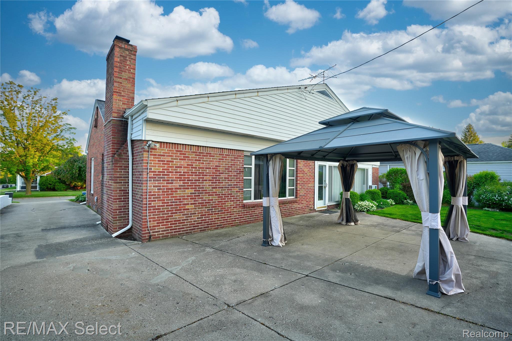 2302 RADCLIFFE Avenue
