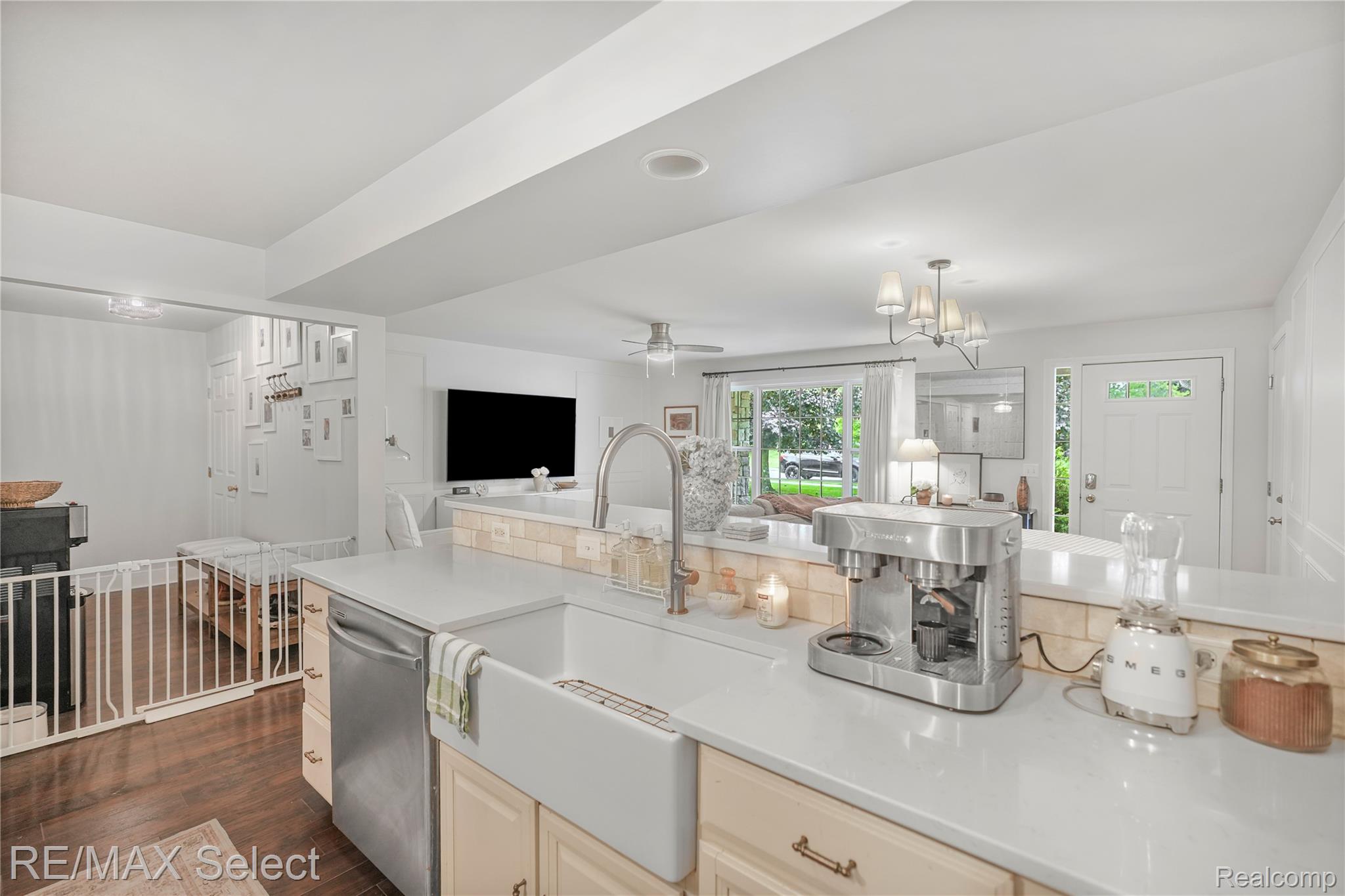 604 FENTON COMMONS Lane