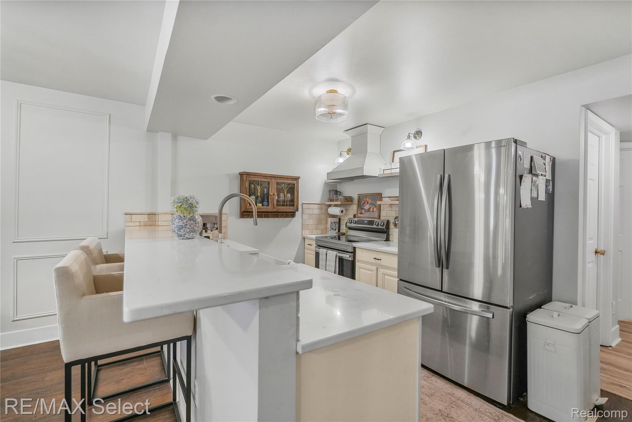 604 FENTON COMMONS Lane