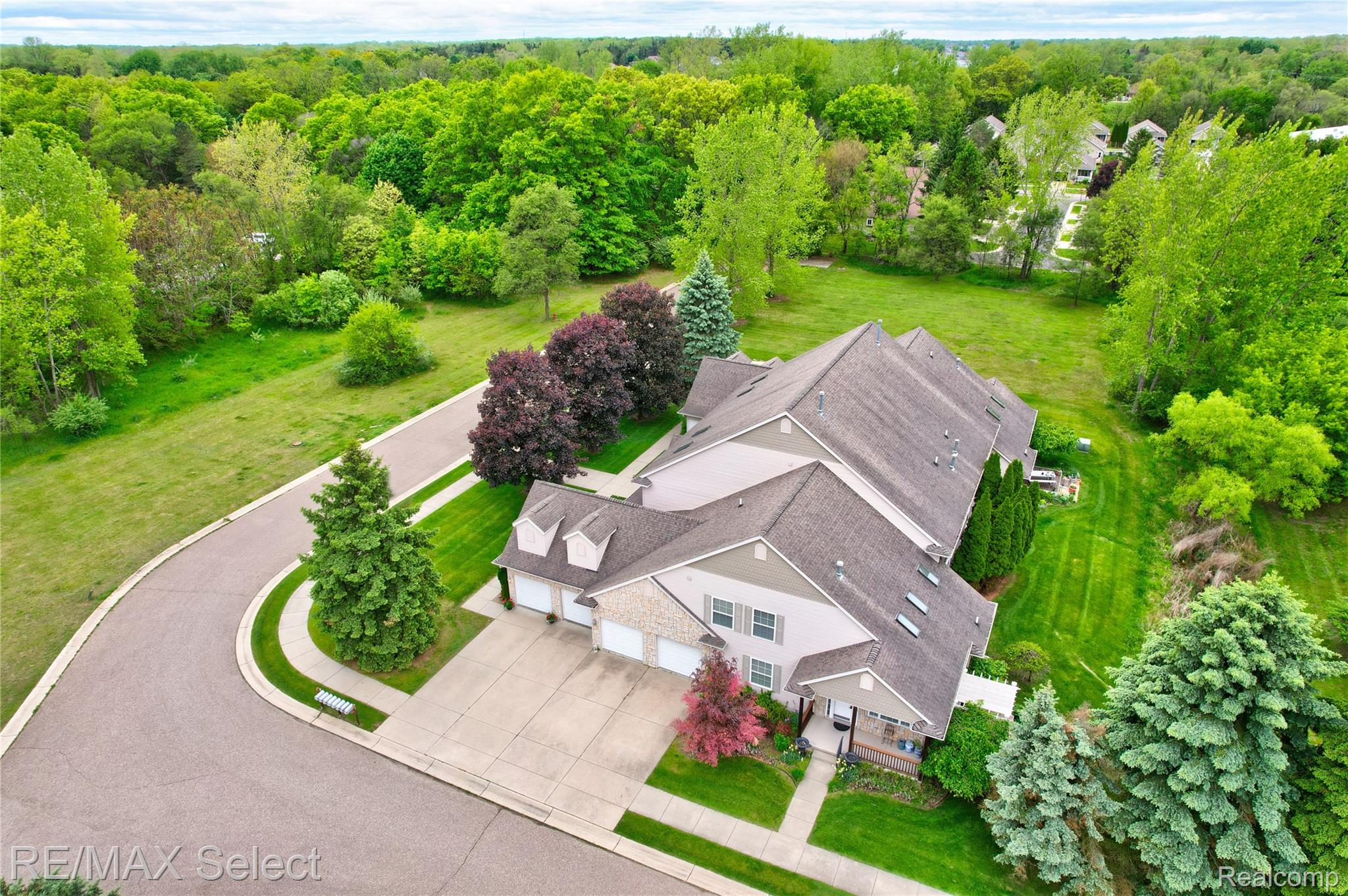 604 FENTON COMMONS Lane