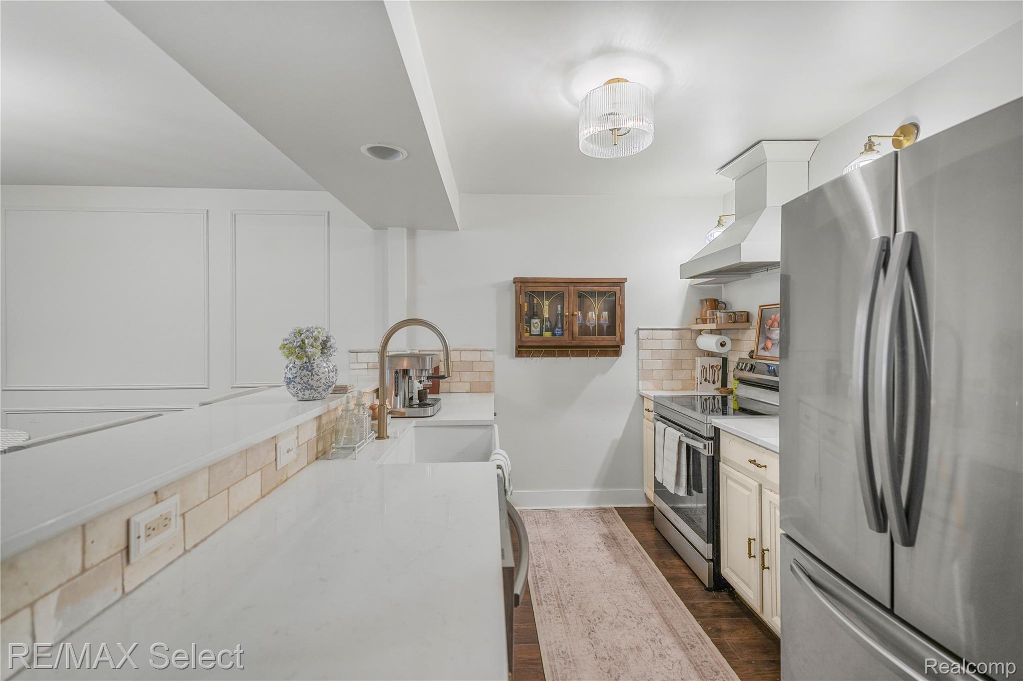 604 FENTON COMMONS Lane