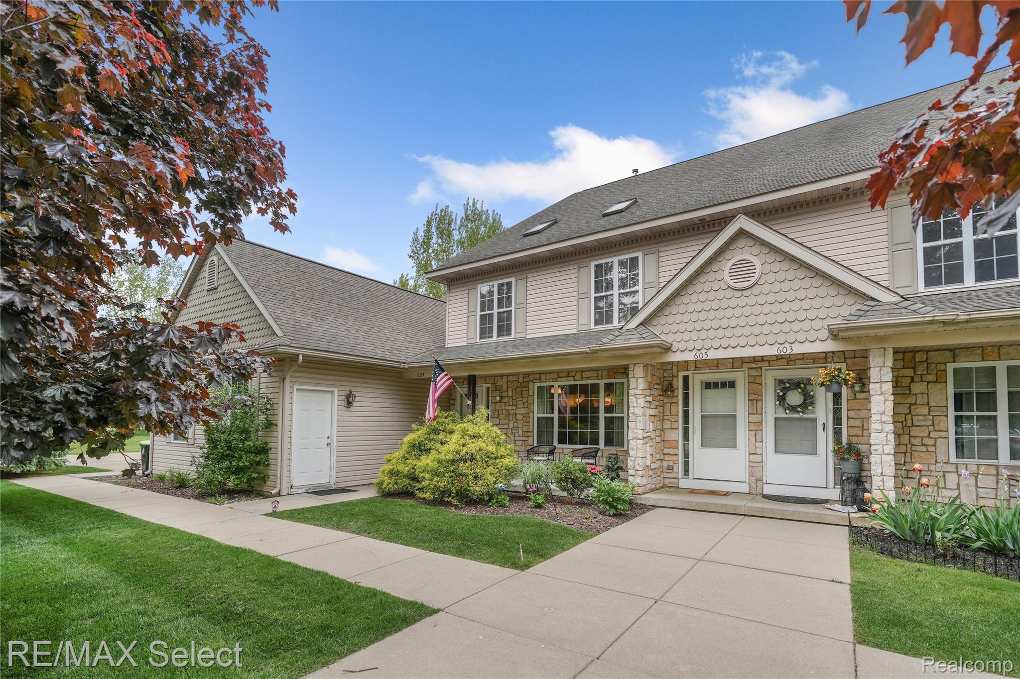 604 FENTON COMMONS Lane