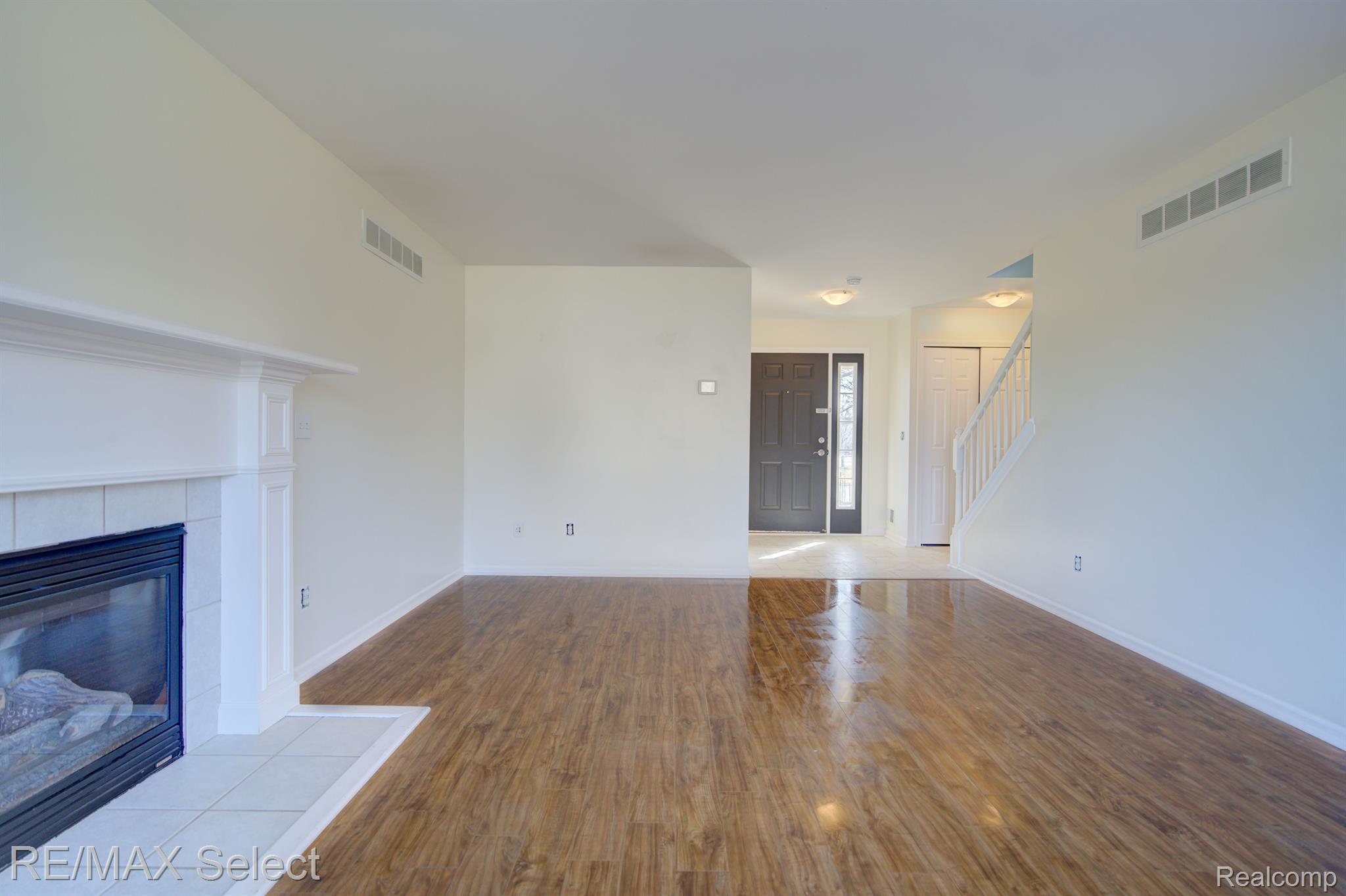 8056 LARK Lane