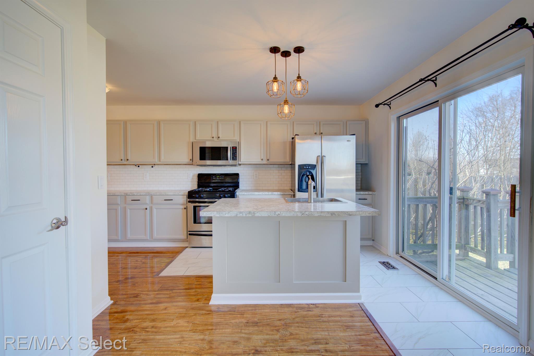 8056 LARK Lane