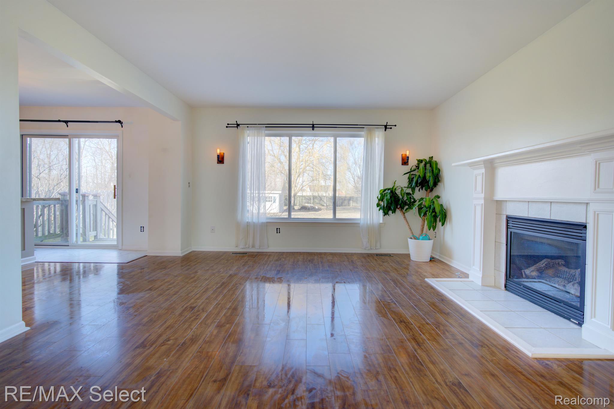 8056 LARK Lane
