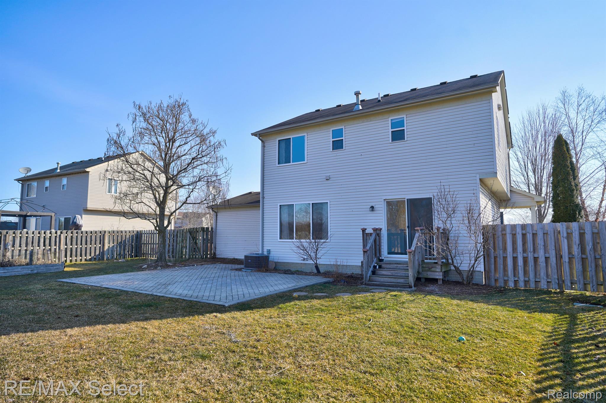 8056 LARK Lane