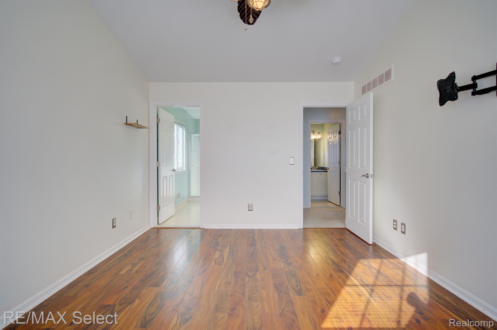 8056 LARK Lane