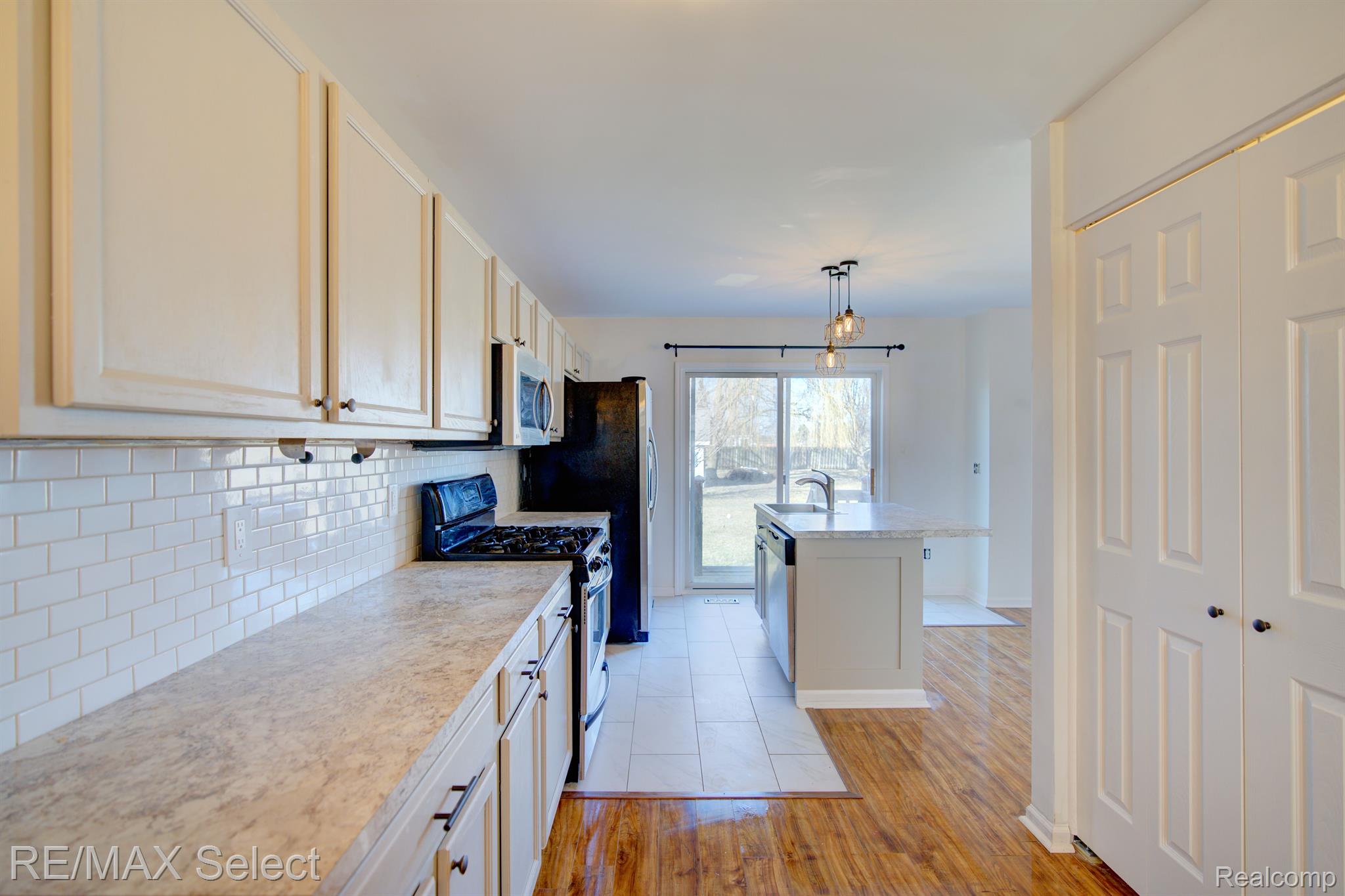 8056 LARK Lane