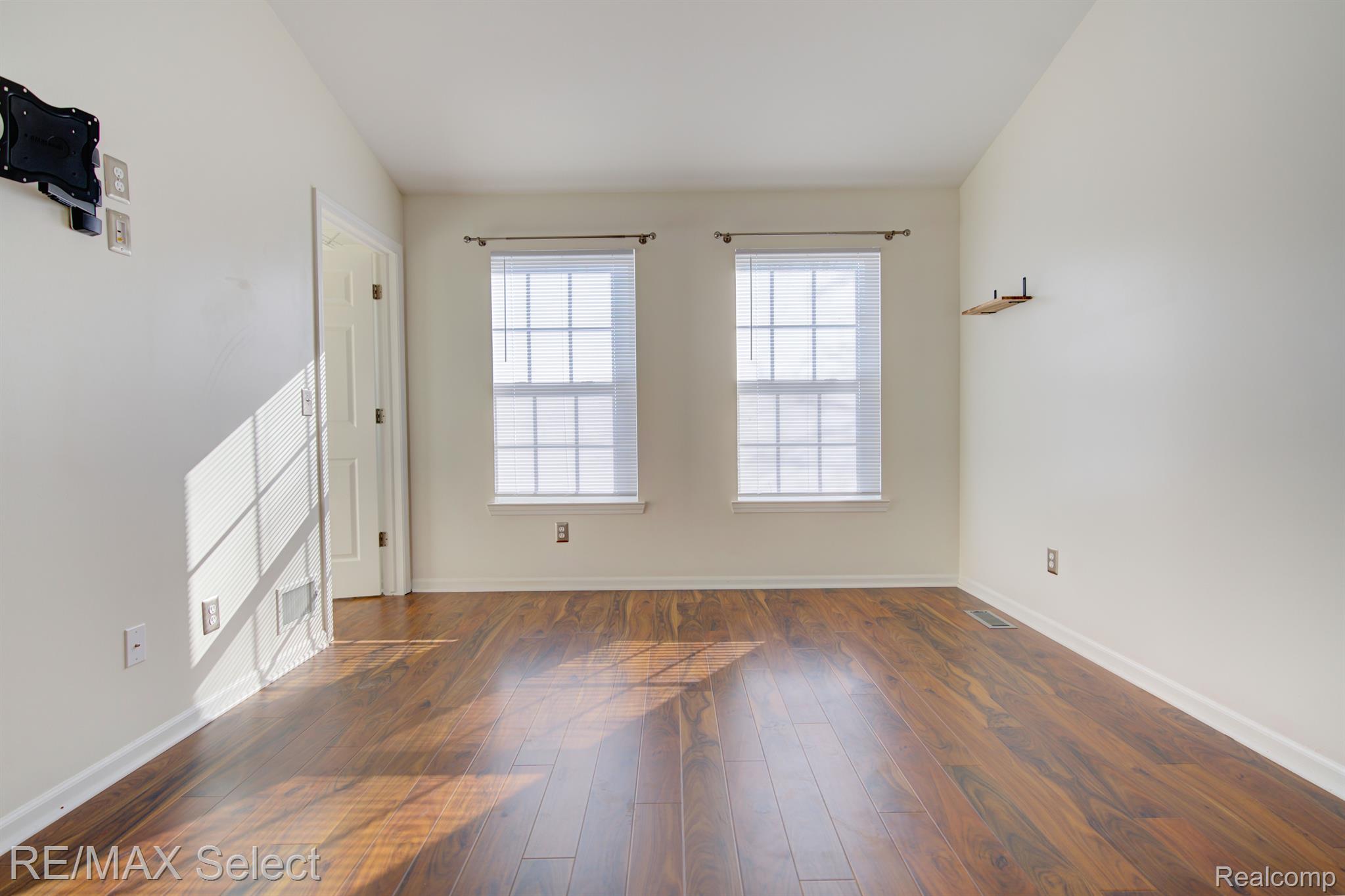 8056 LARK Lane
