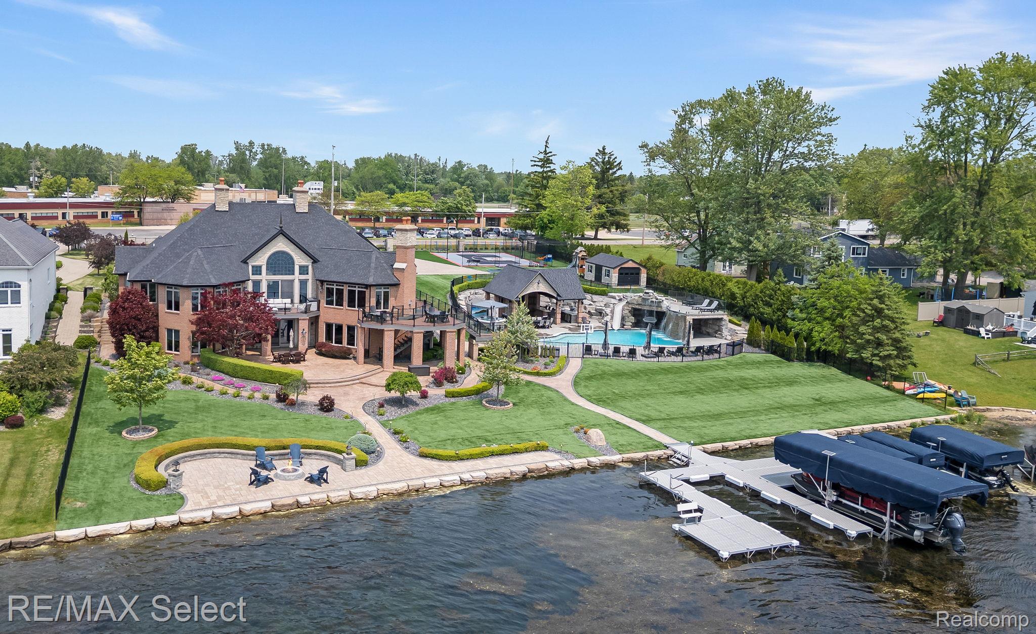 2559 N Long Lake Road