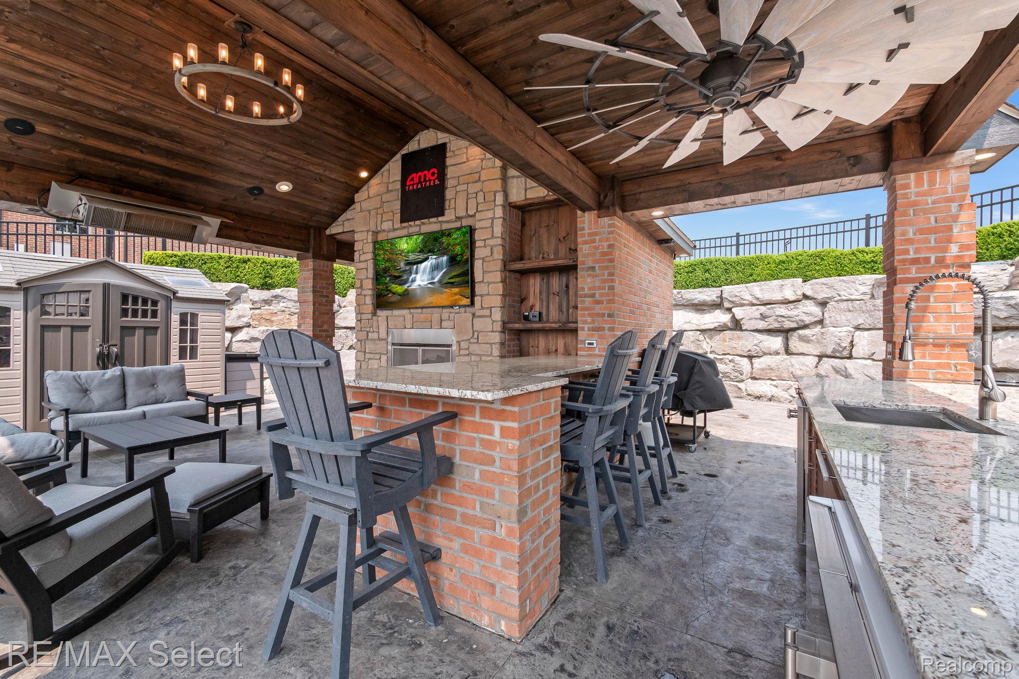 2559 N Long Lake Road