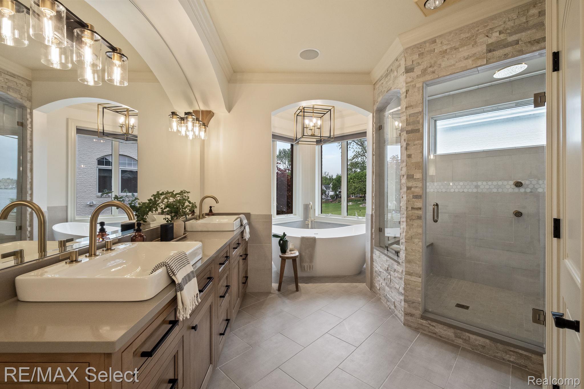 2559 N Long Lake Road