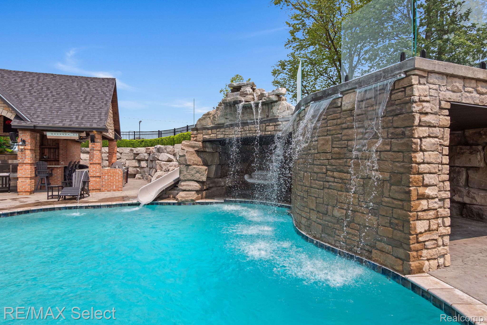 2559 N Long Lake Road