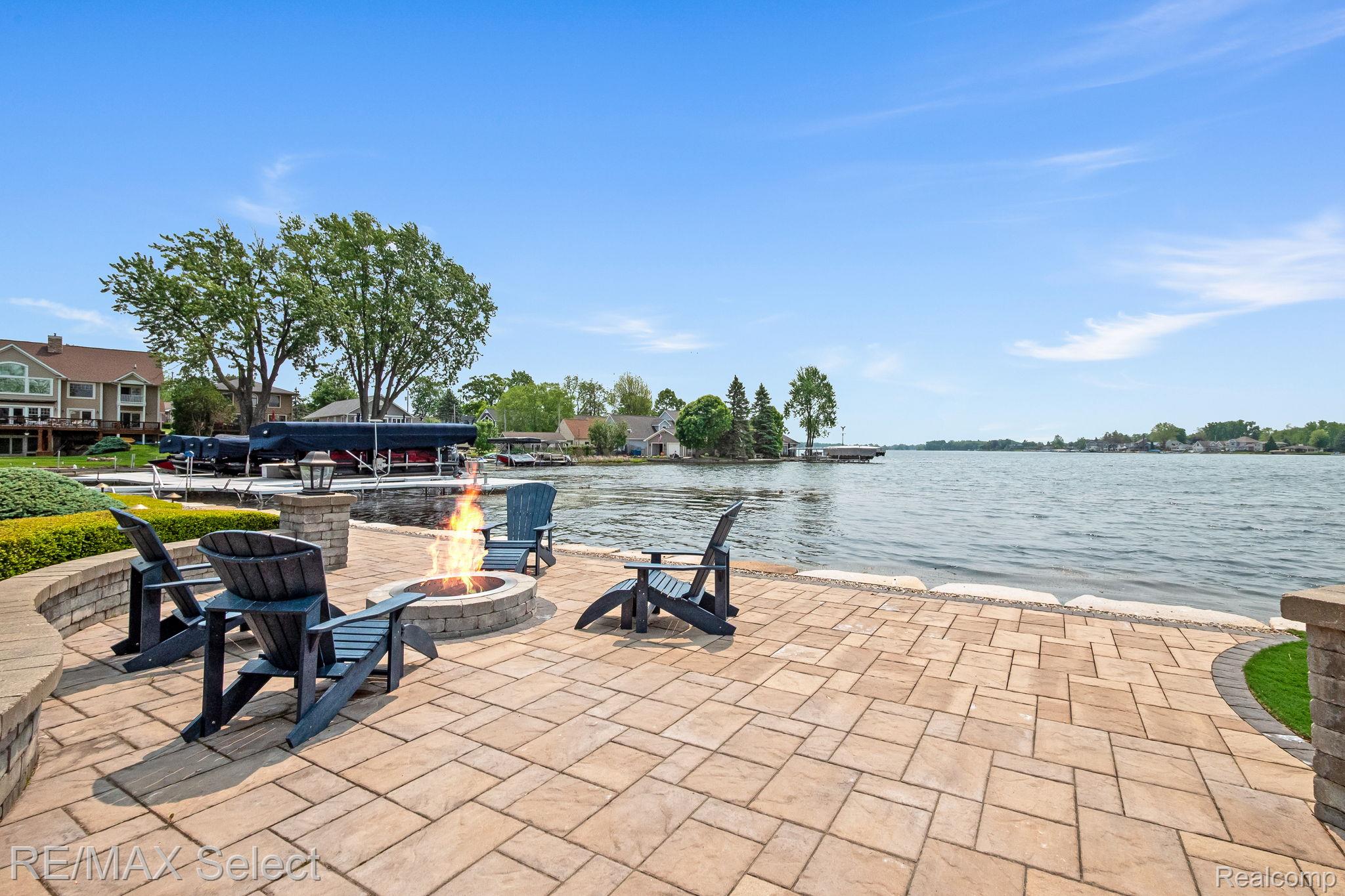 2559 N Long Lake Road