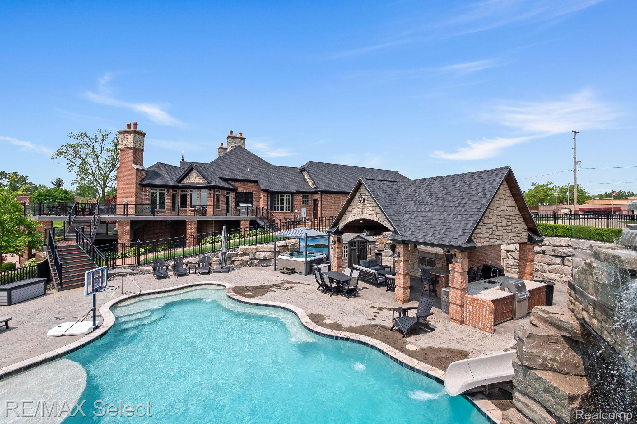 2559 N Long Lake Road