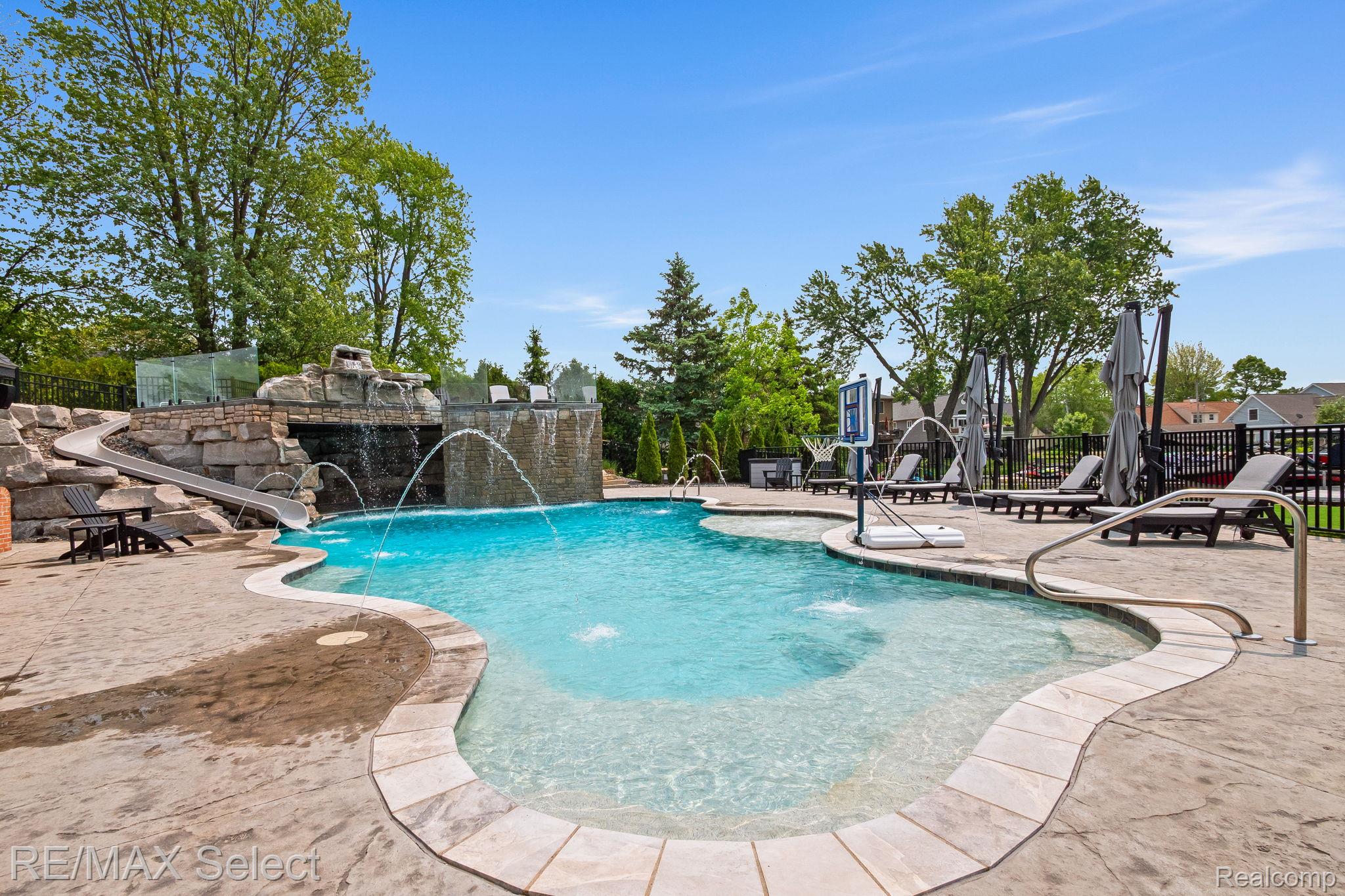 2559 N Long Lake Road