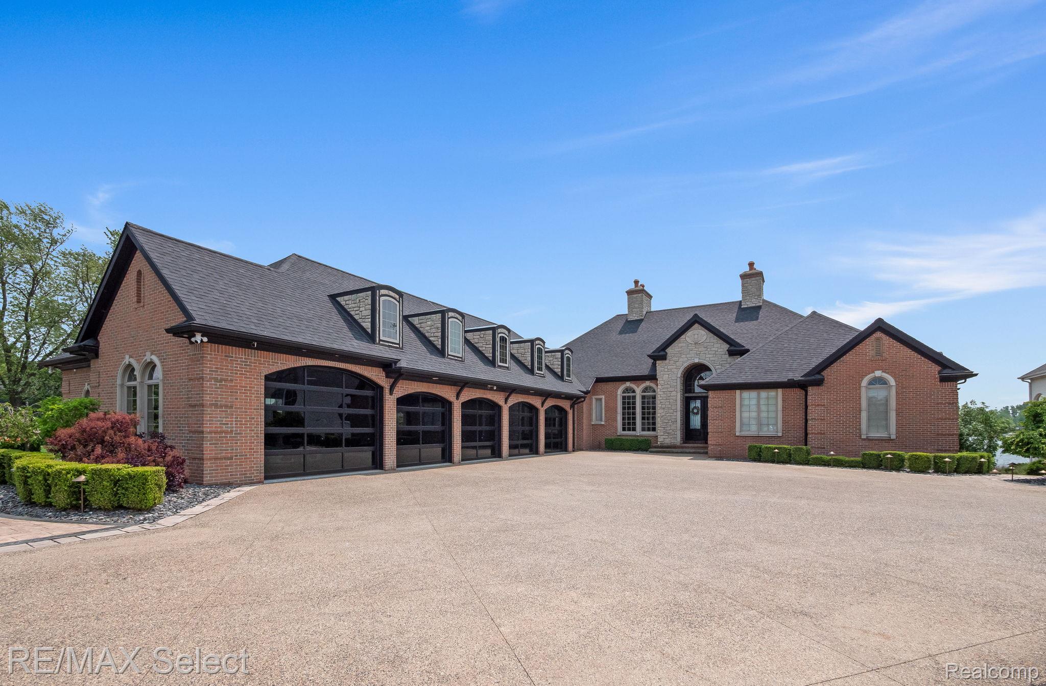 2559 N Long Lake Road