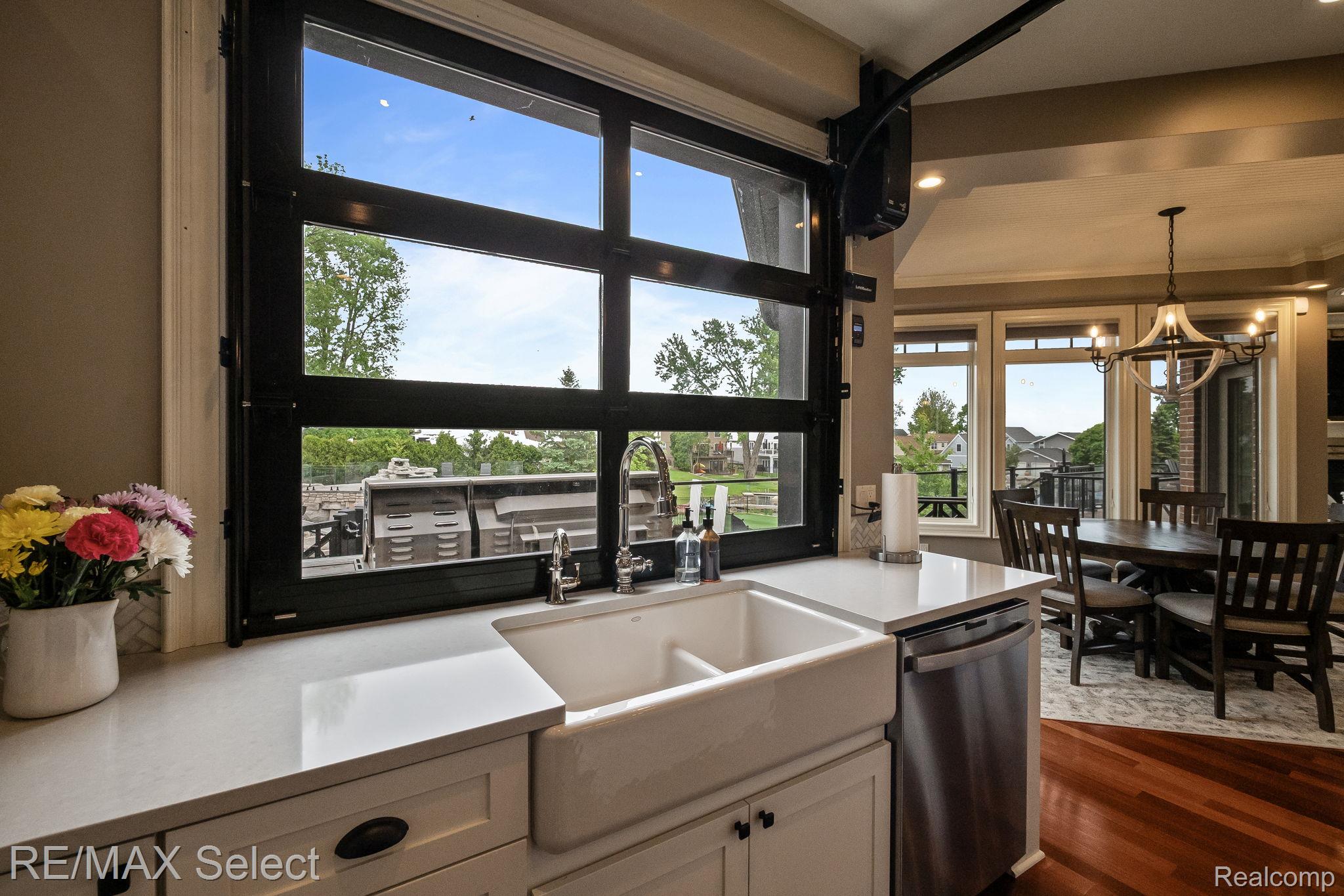 2559 N Long Lake Road
