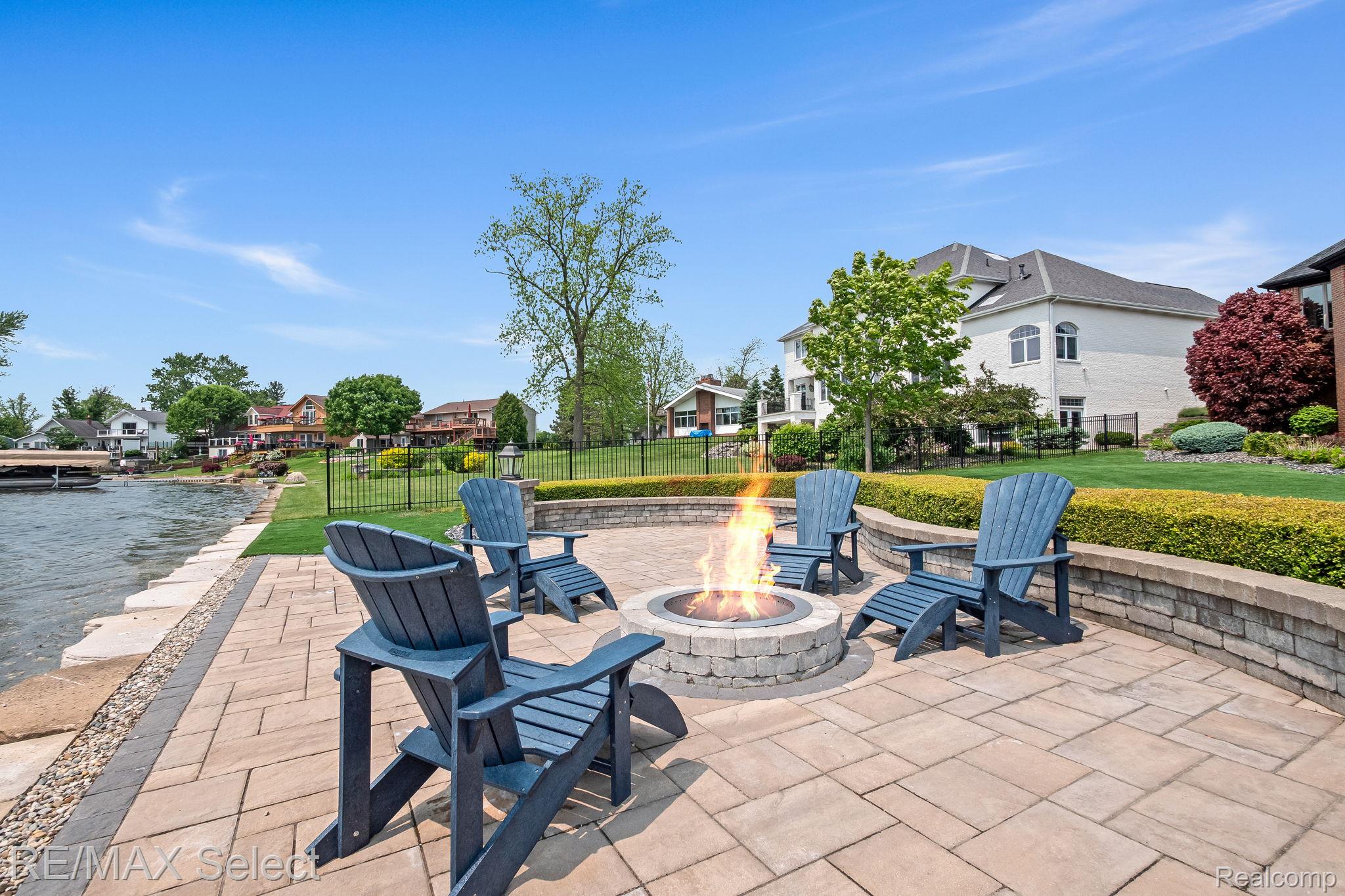 2559 N Long Lake Road