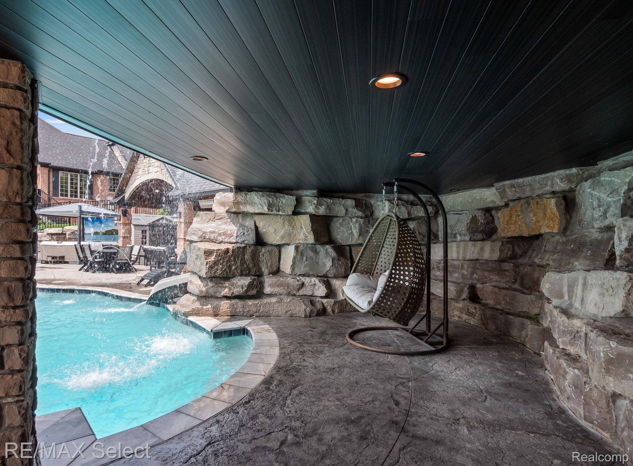 2559 N Long Lake Road
