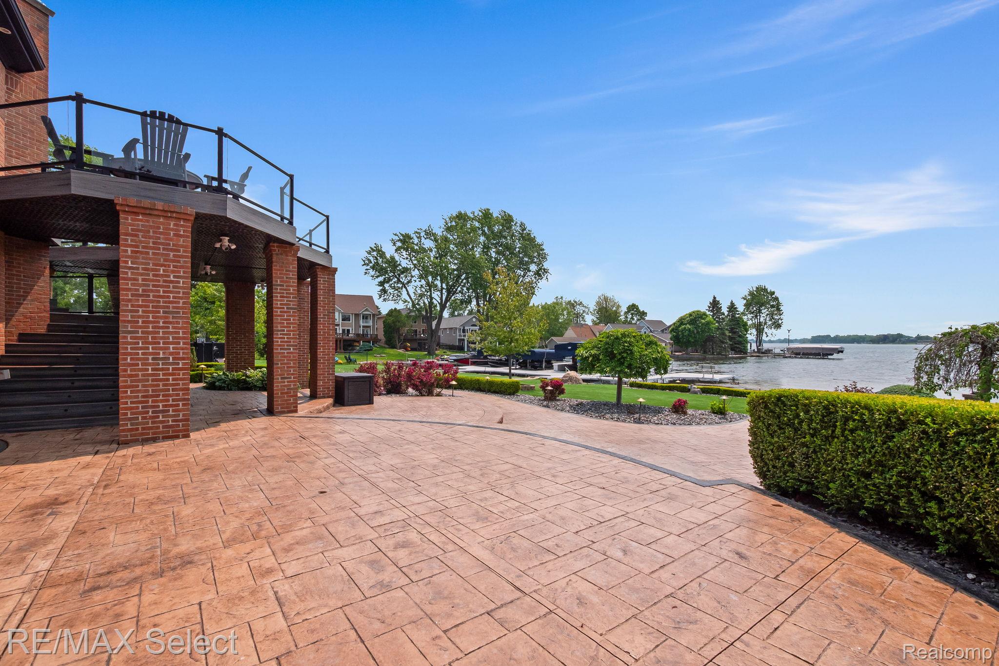 2559 N Long Lake Road