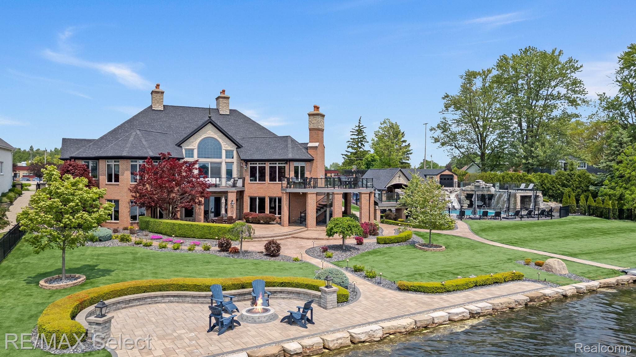 2559 N Long Lake Road