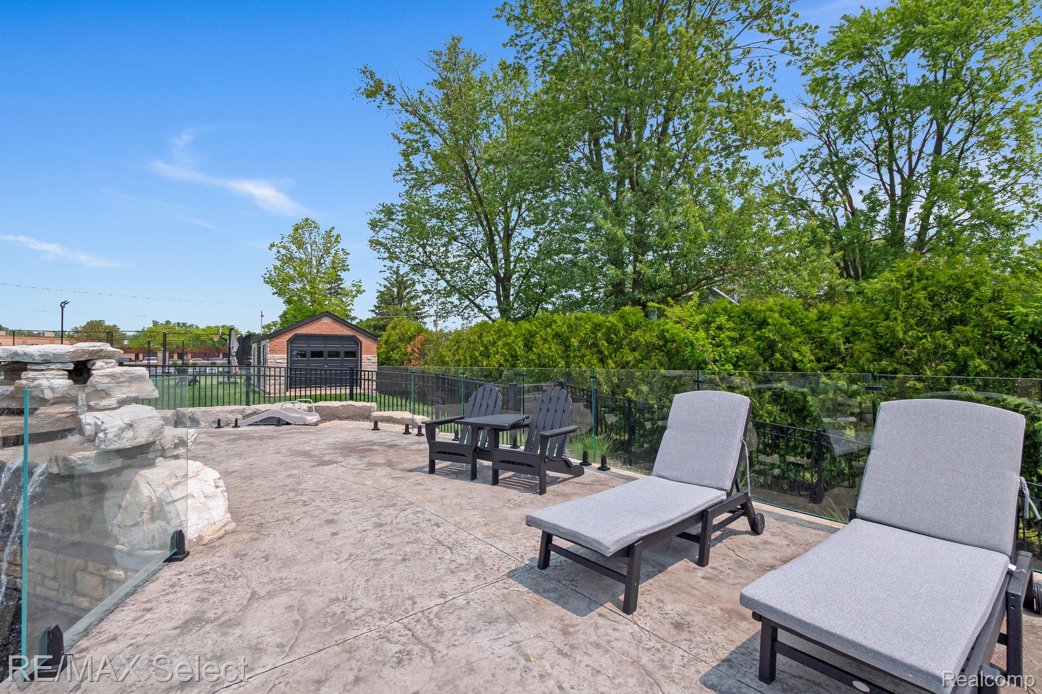 2559 N Long Lake Road