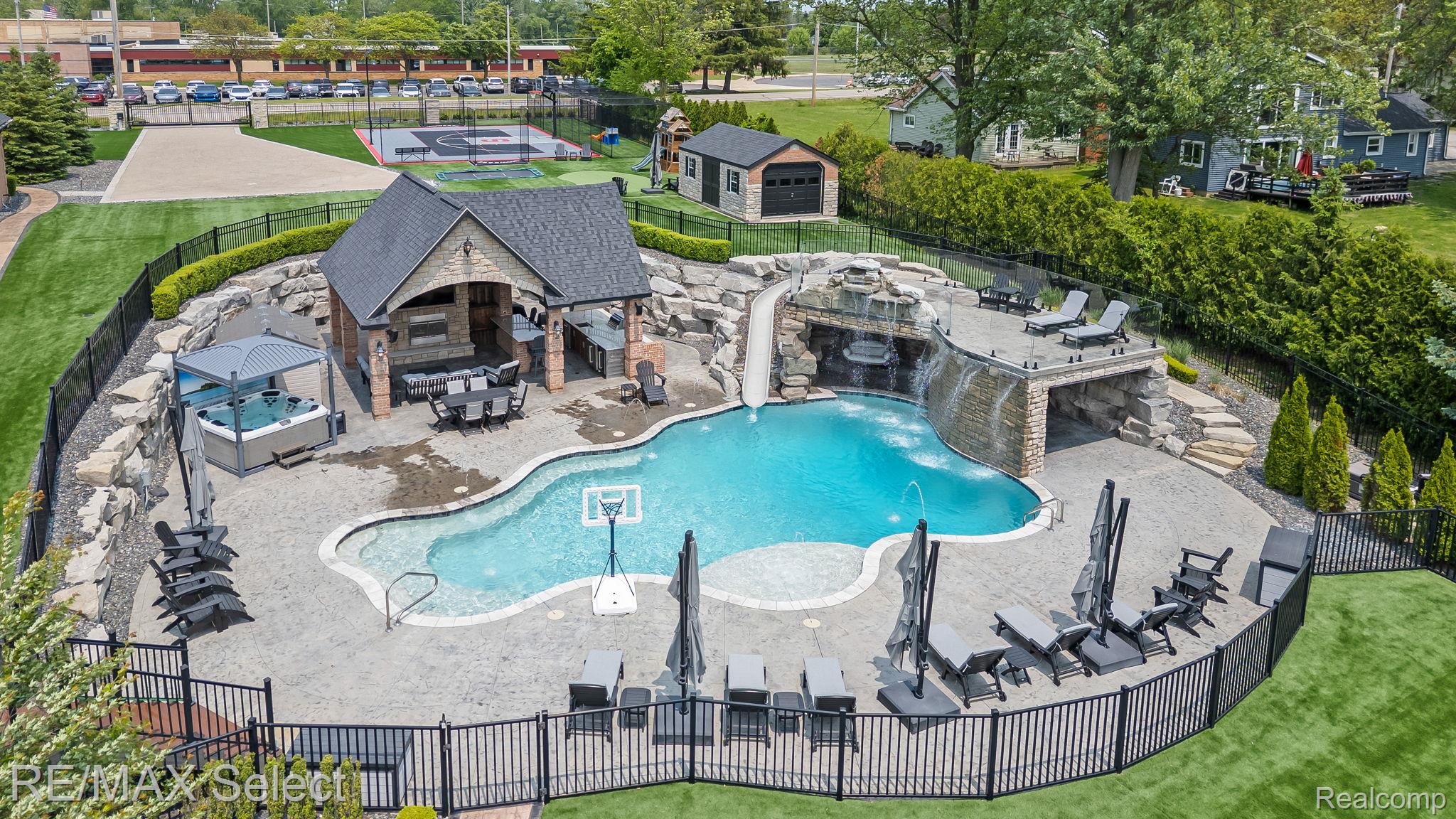 2559 N Long Lake Road