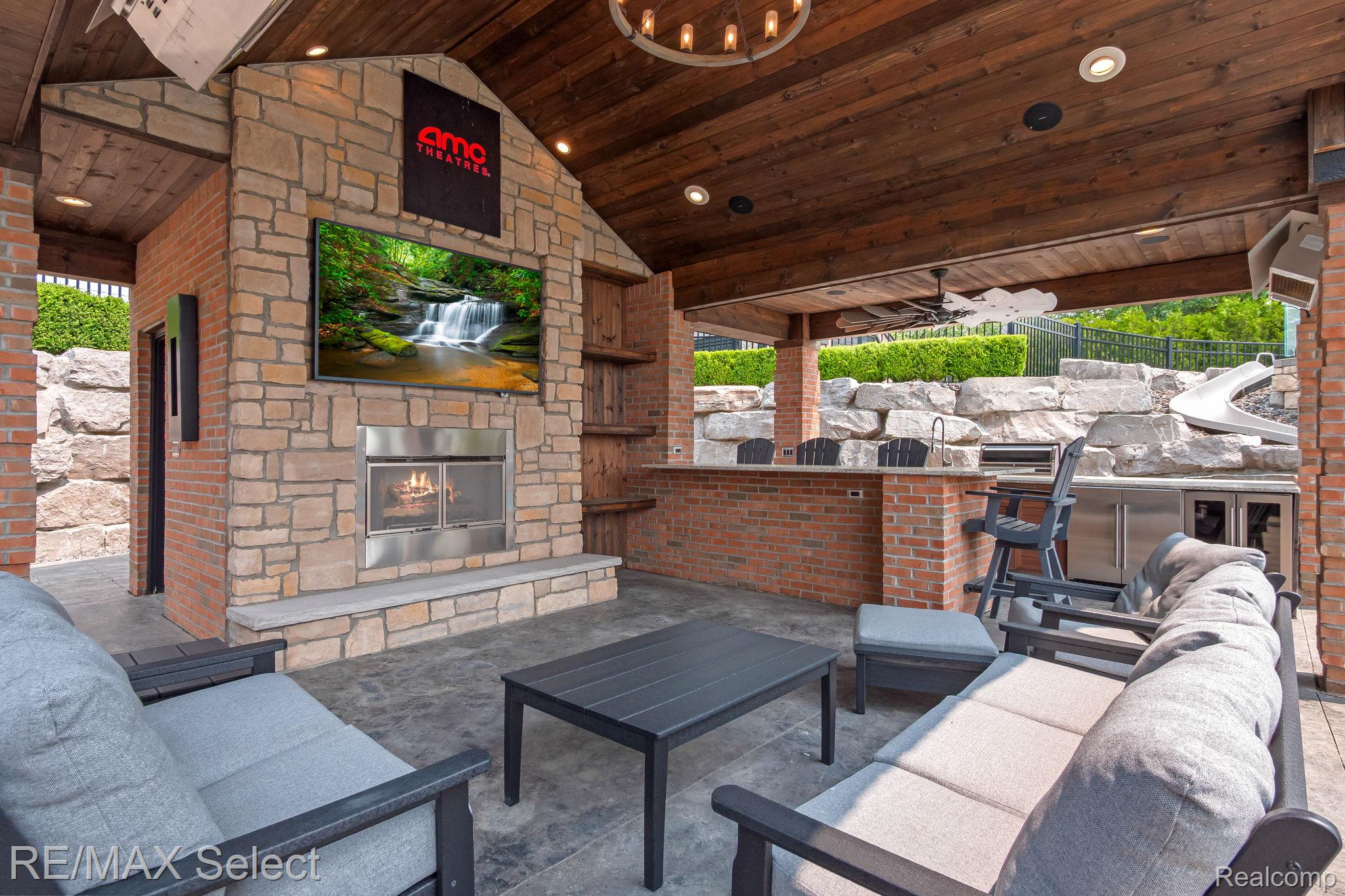 2559 N Long Lake Road