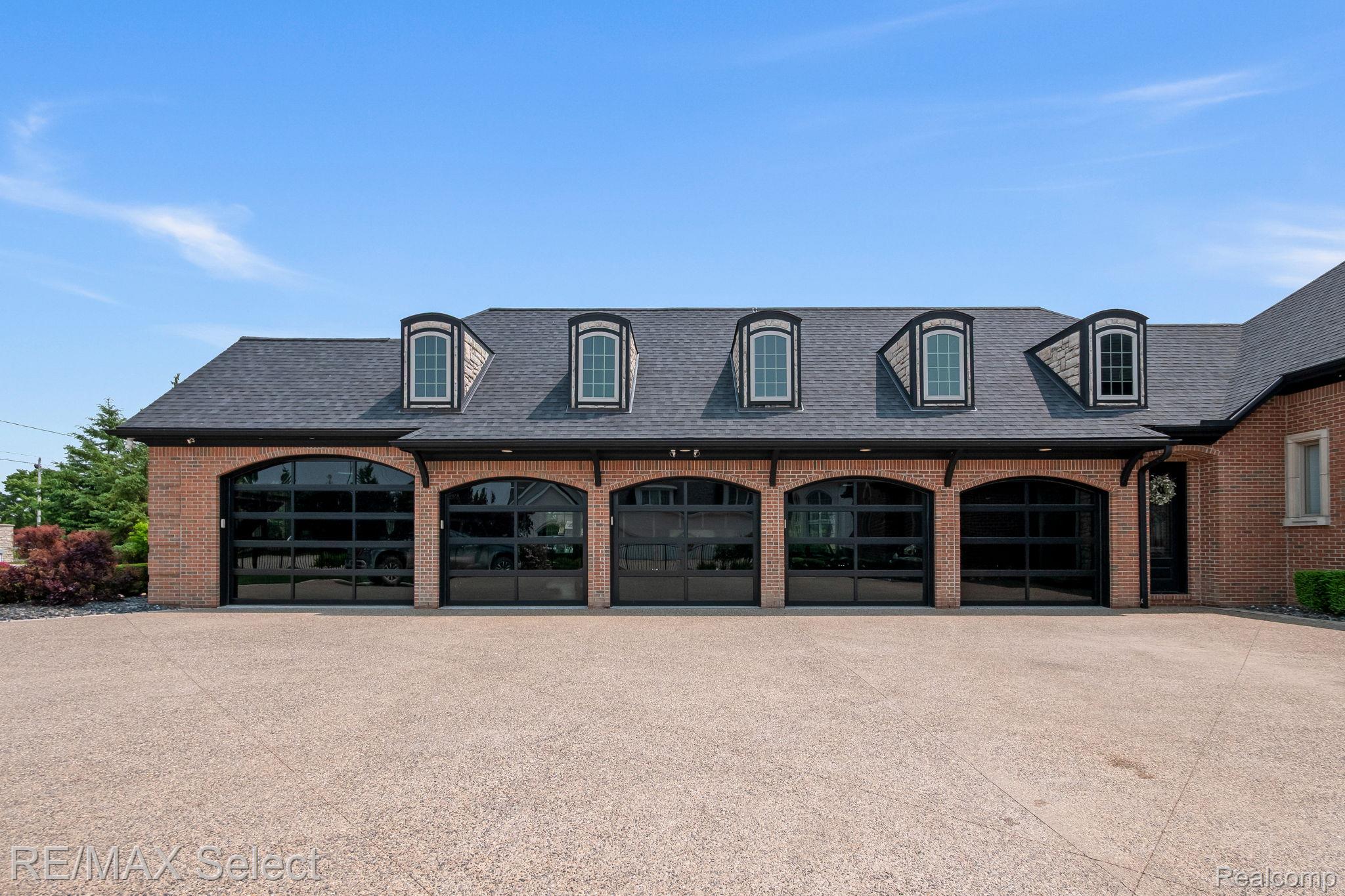 2559 N Long Lake Road