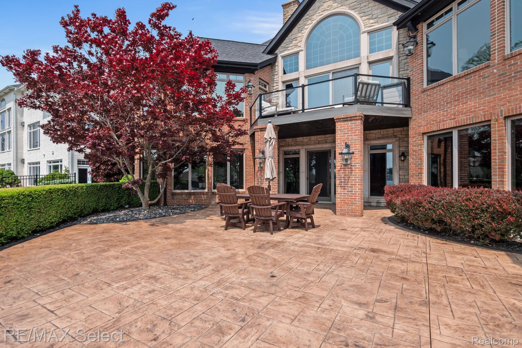 2559 N Long Lake Road