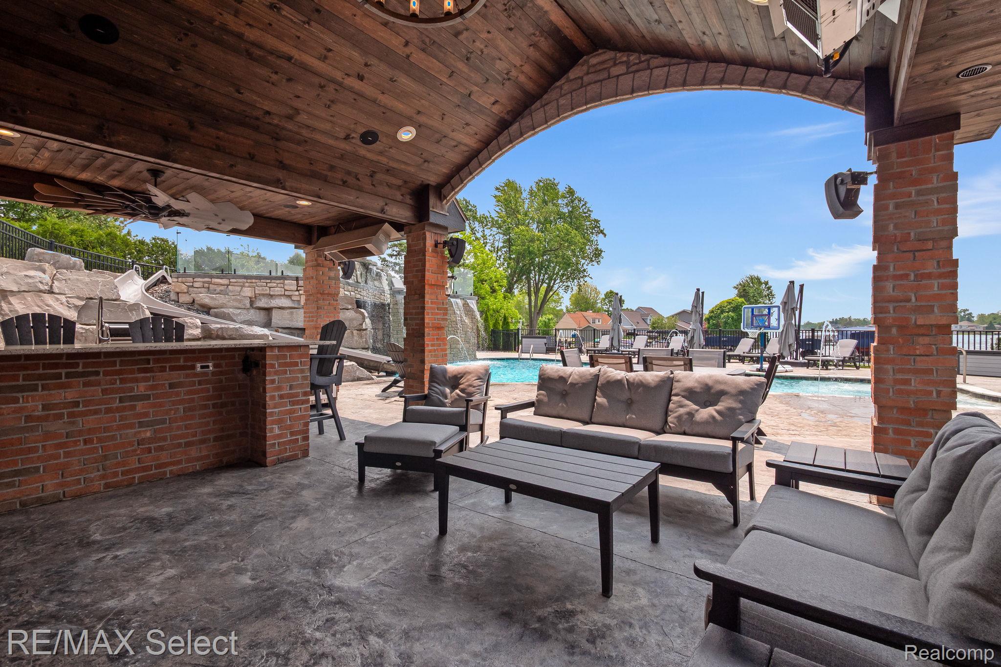 2559 N Long Lake Road