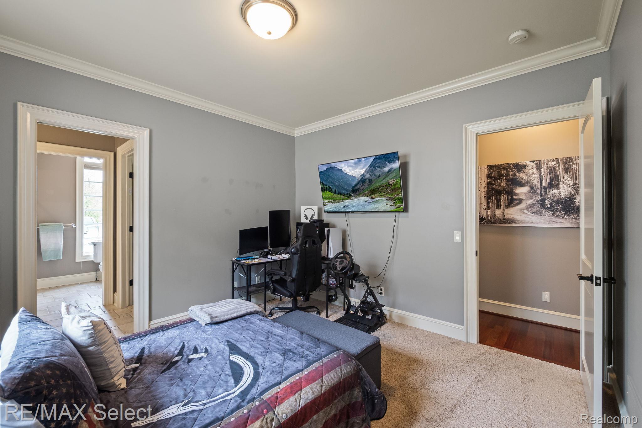 2559 N Long Lake Road