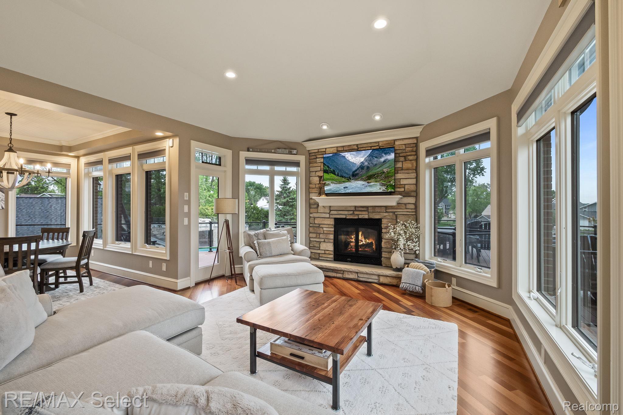 2559 N Long Lake Road