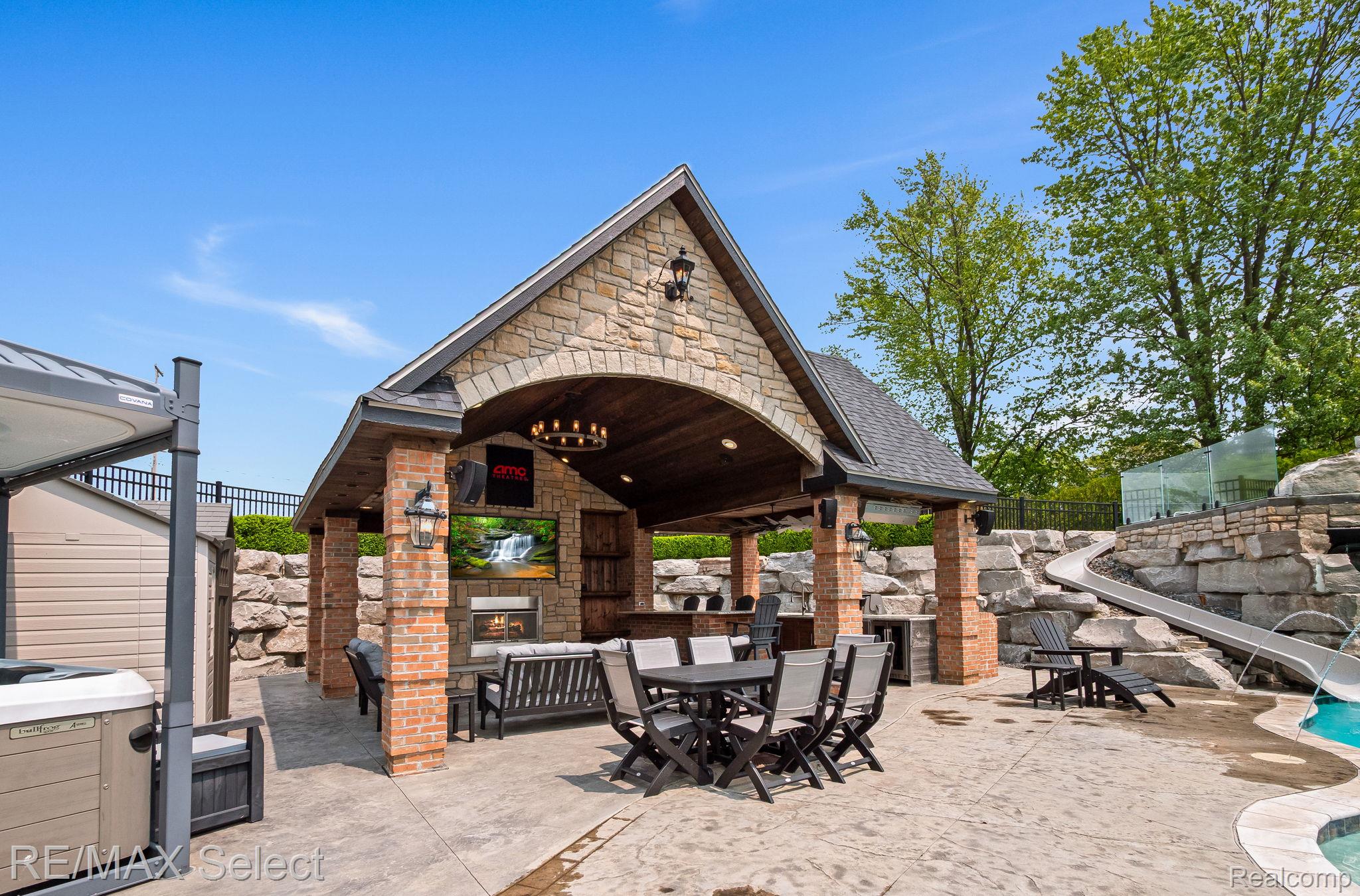 2559 N Long Lake Road