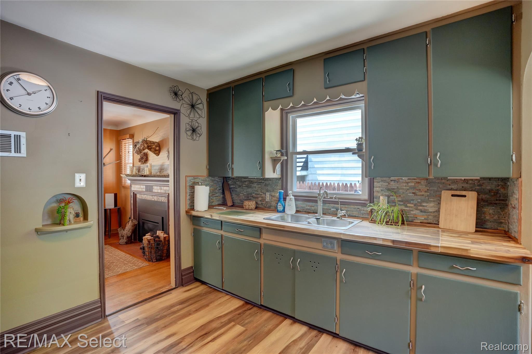 3418 Gratiot Avenue