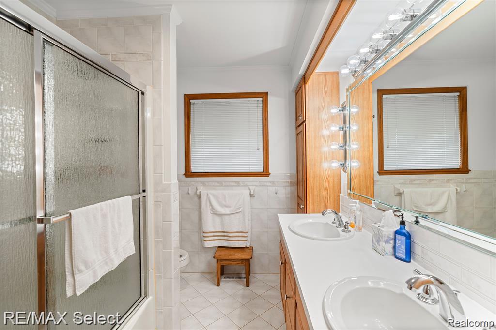 9215 W Grand Blanc Road