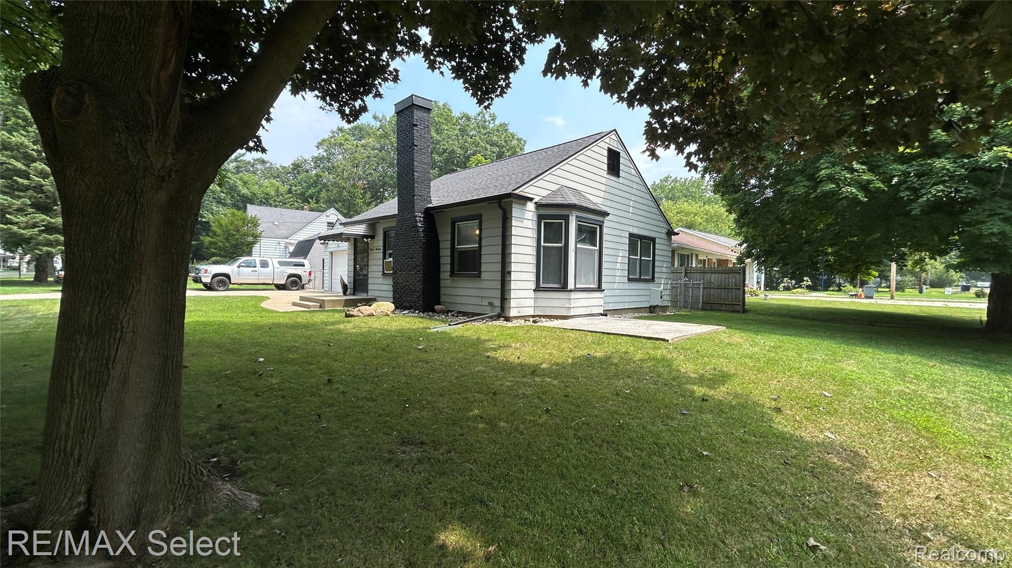 1119 W Decamp Street