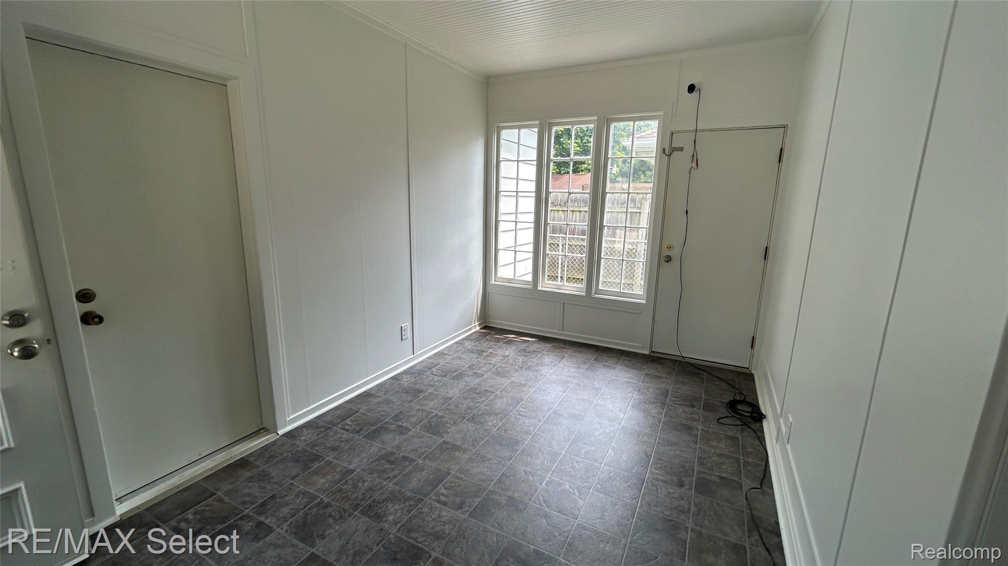 1119 W Decamp Street