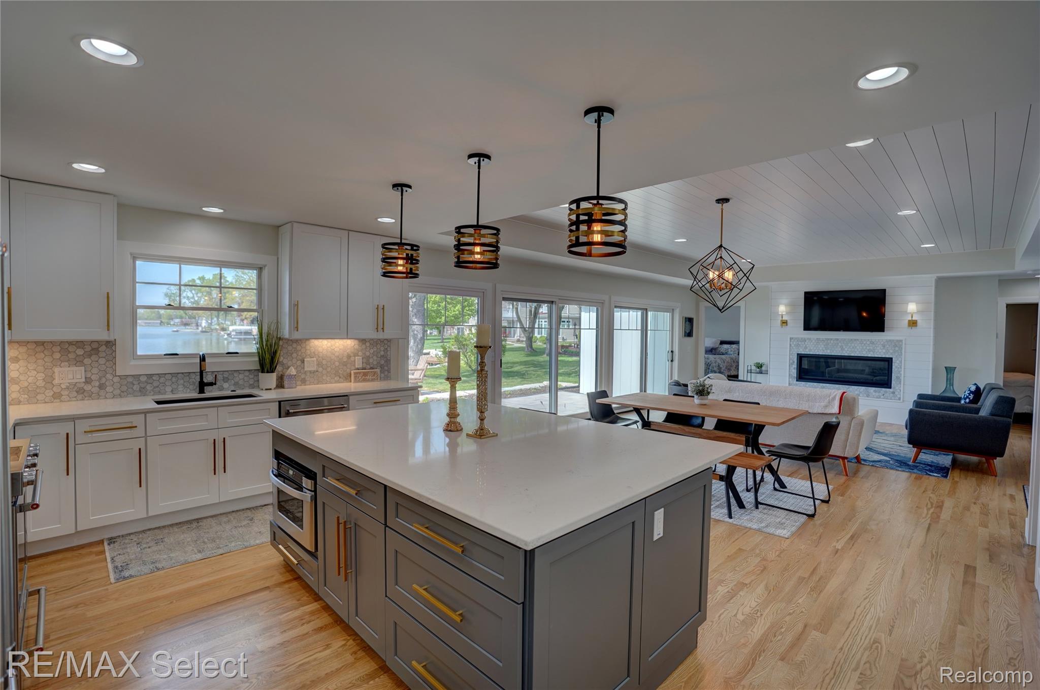 14240 MOFFETT Drive