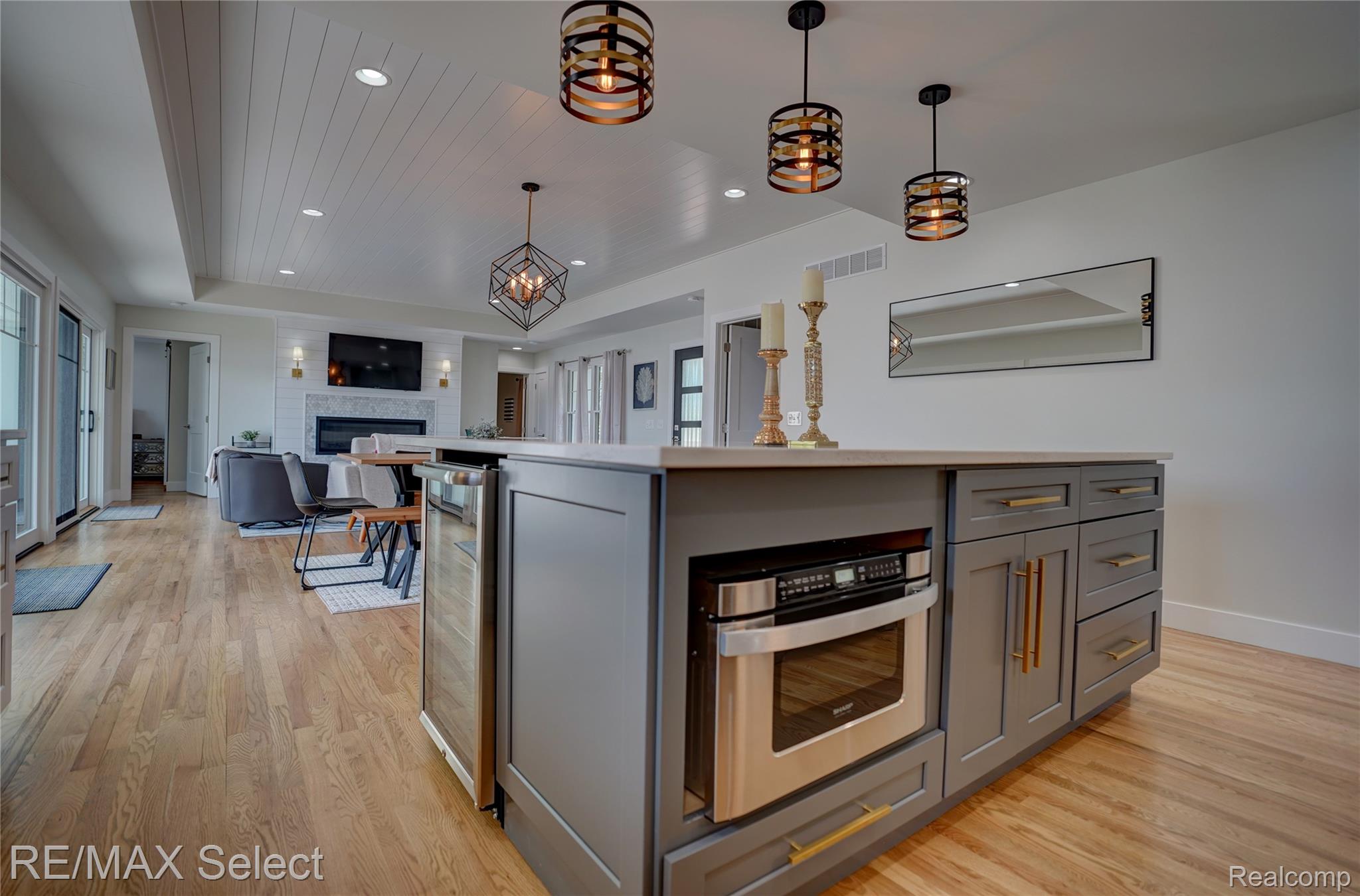 14240 MOFFETT Drive