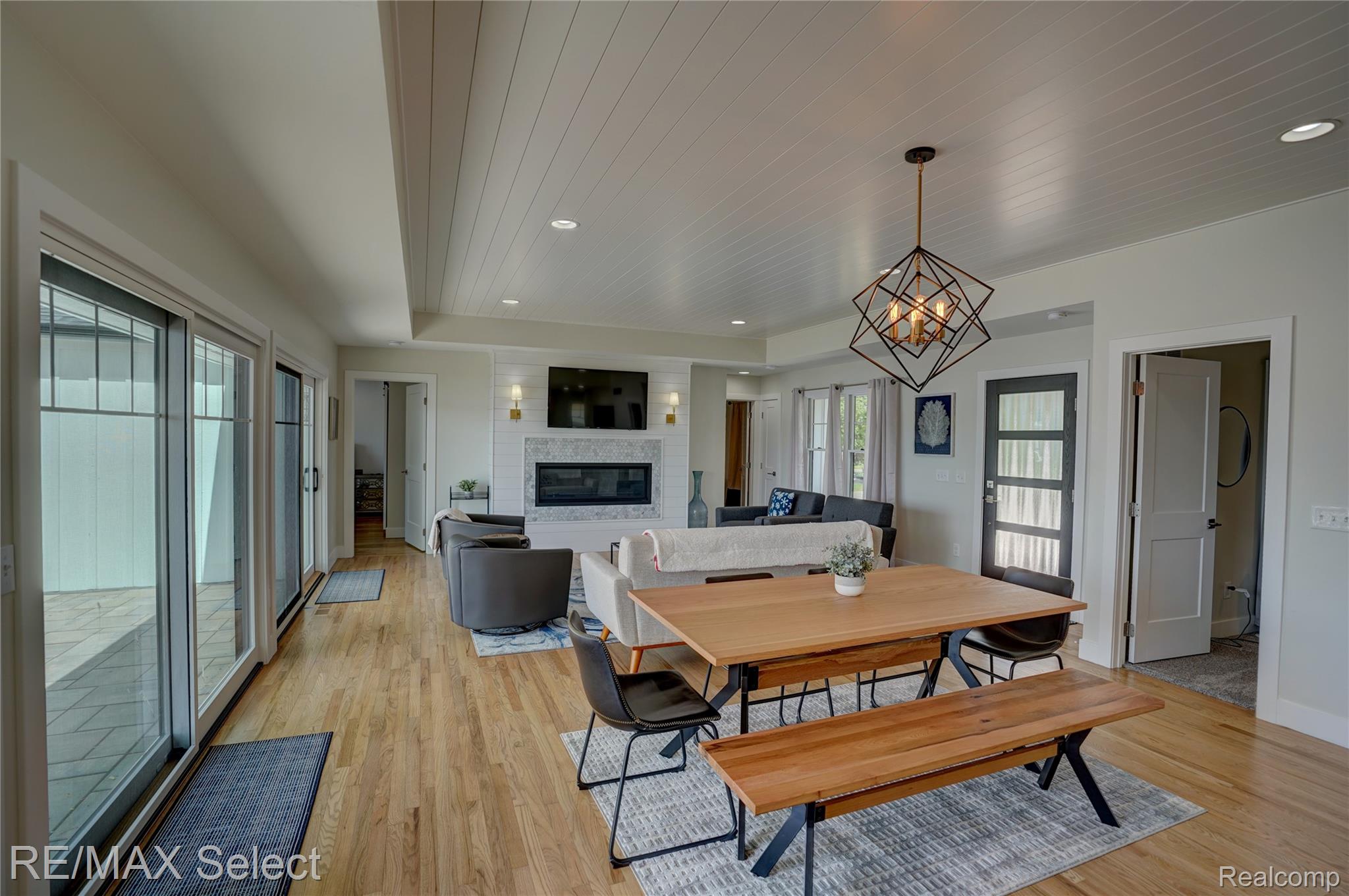 14240 MOFFETT Drive