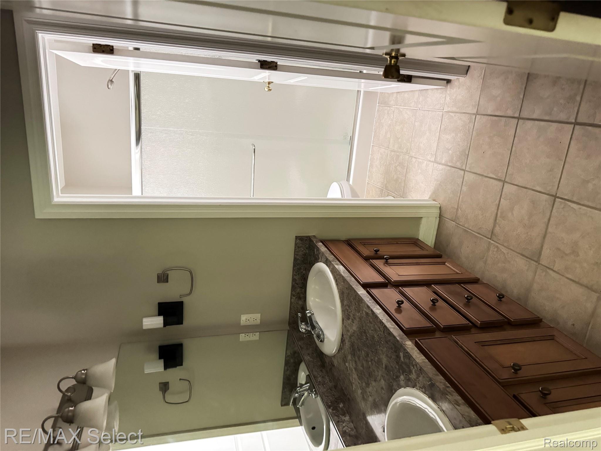 1211 Creek View Court