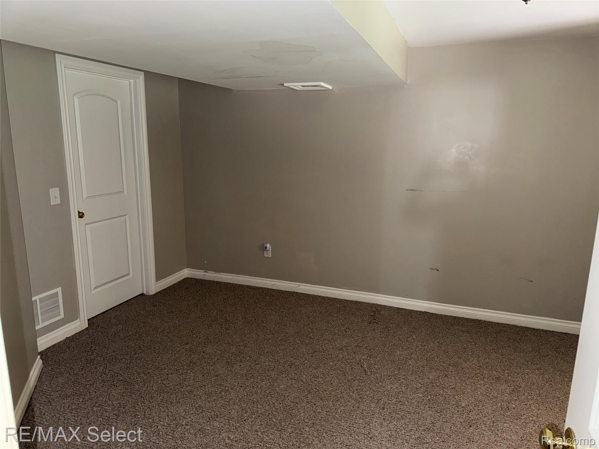 1211 Creek View Court