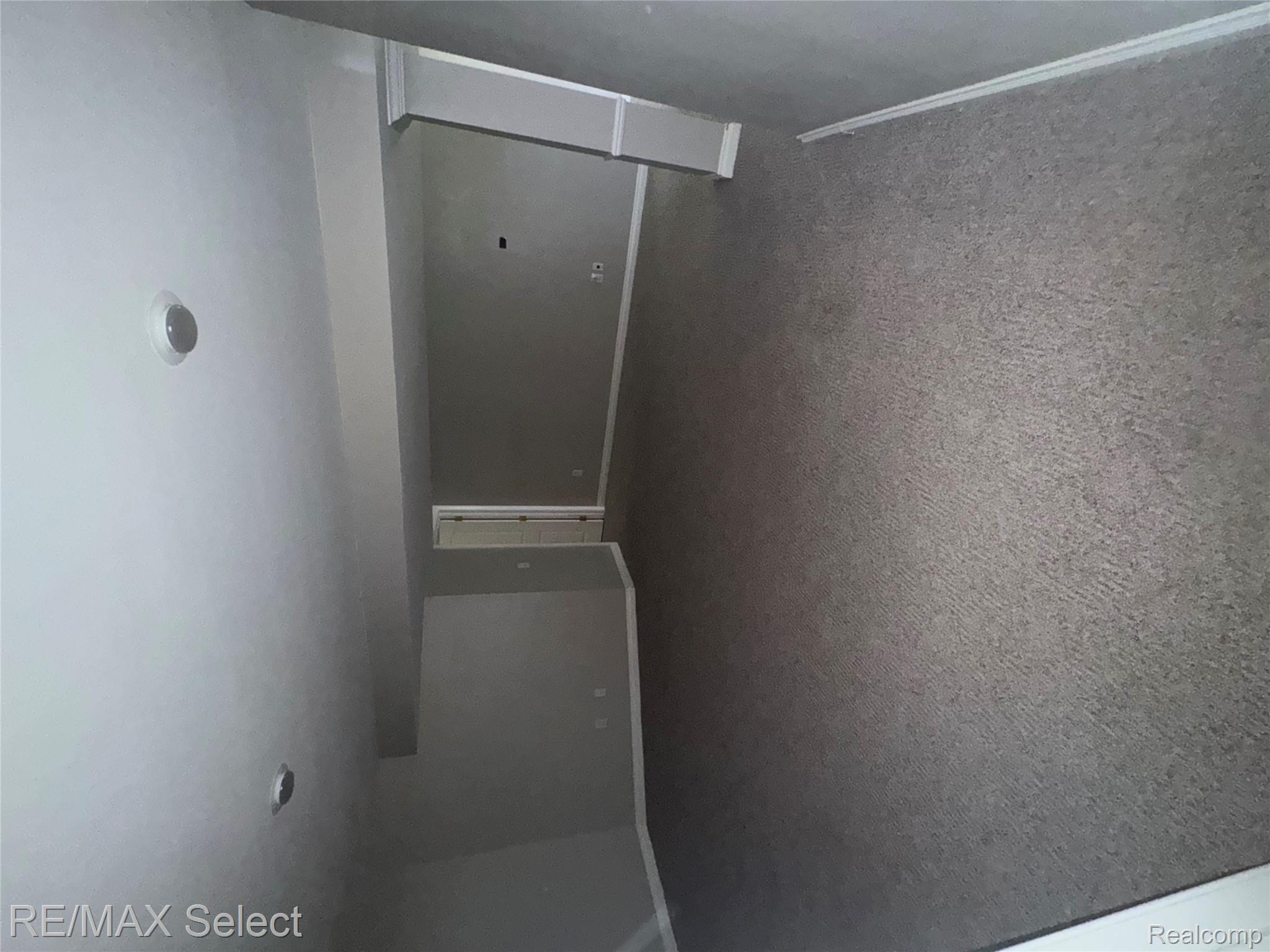 1211 Creek View Court