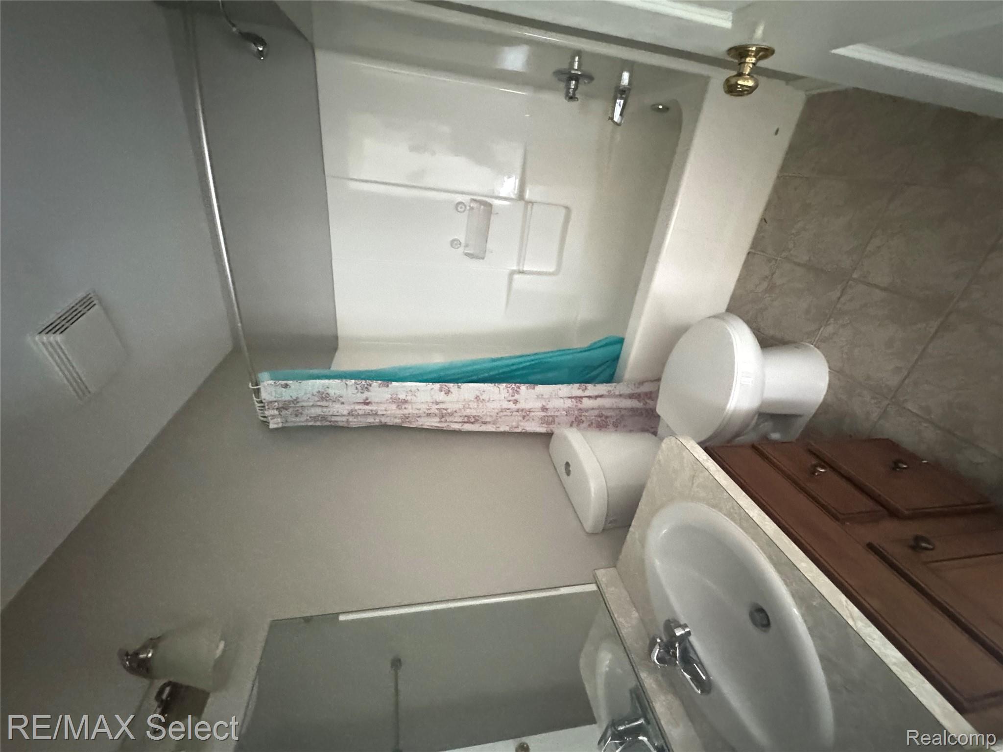 1211 Creek View Court