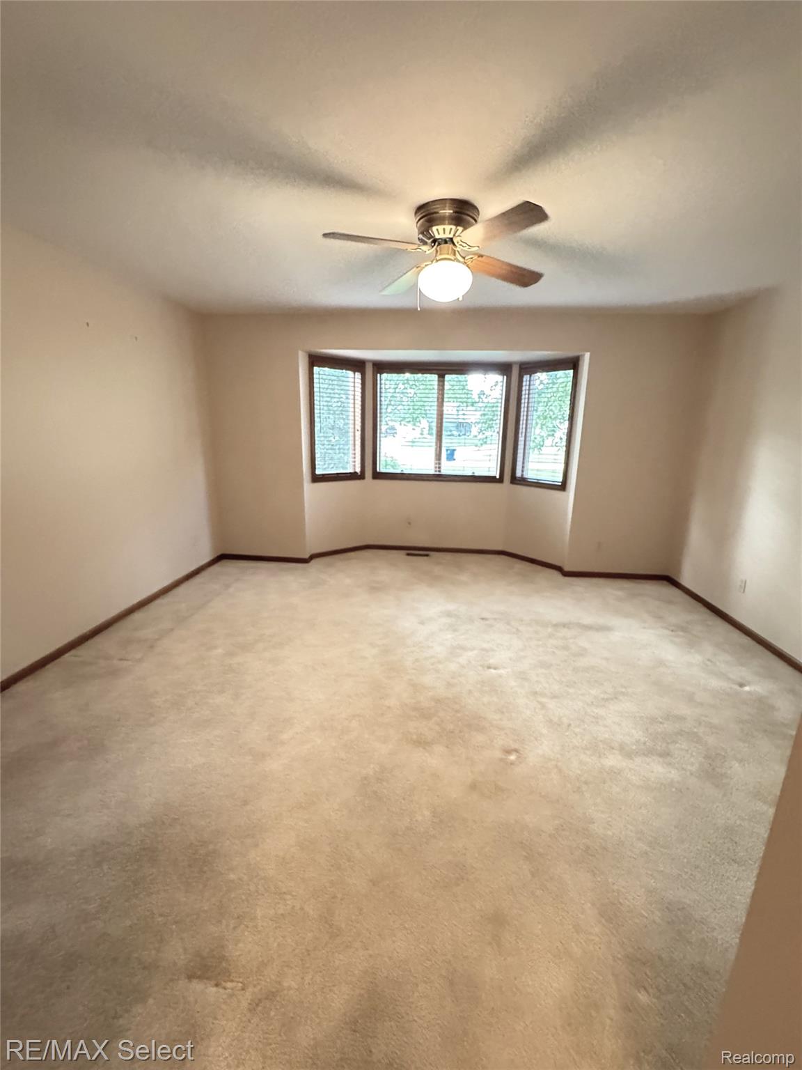 6060 Oak Creek Drive