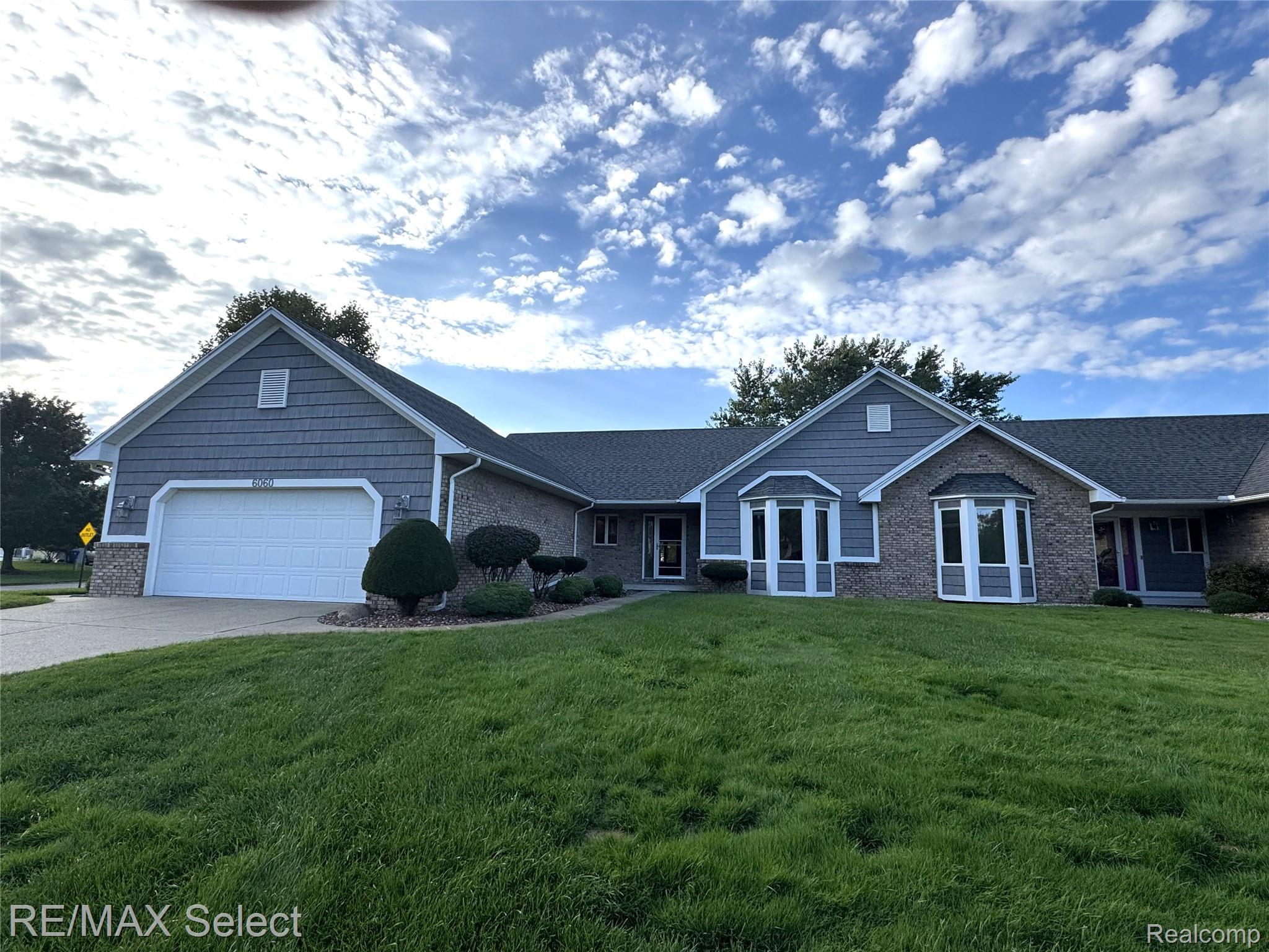 6060 Oak Creek Drive